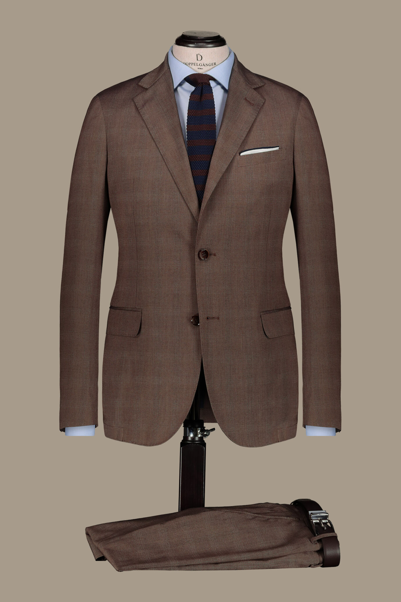 Single breasted suit with trousers with turn up image number 5