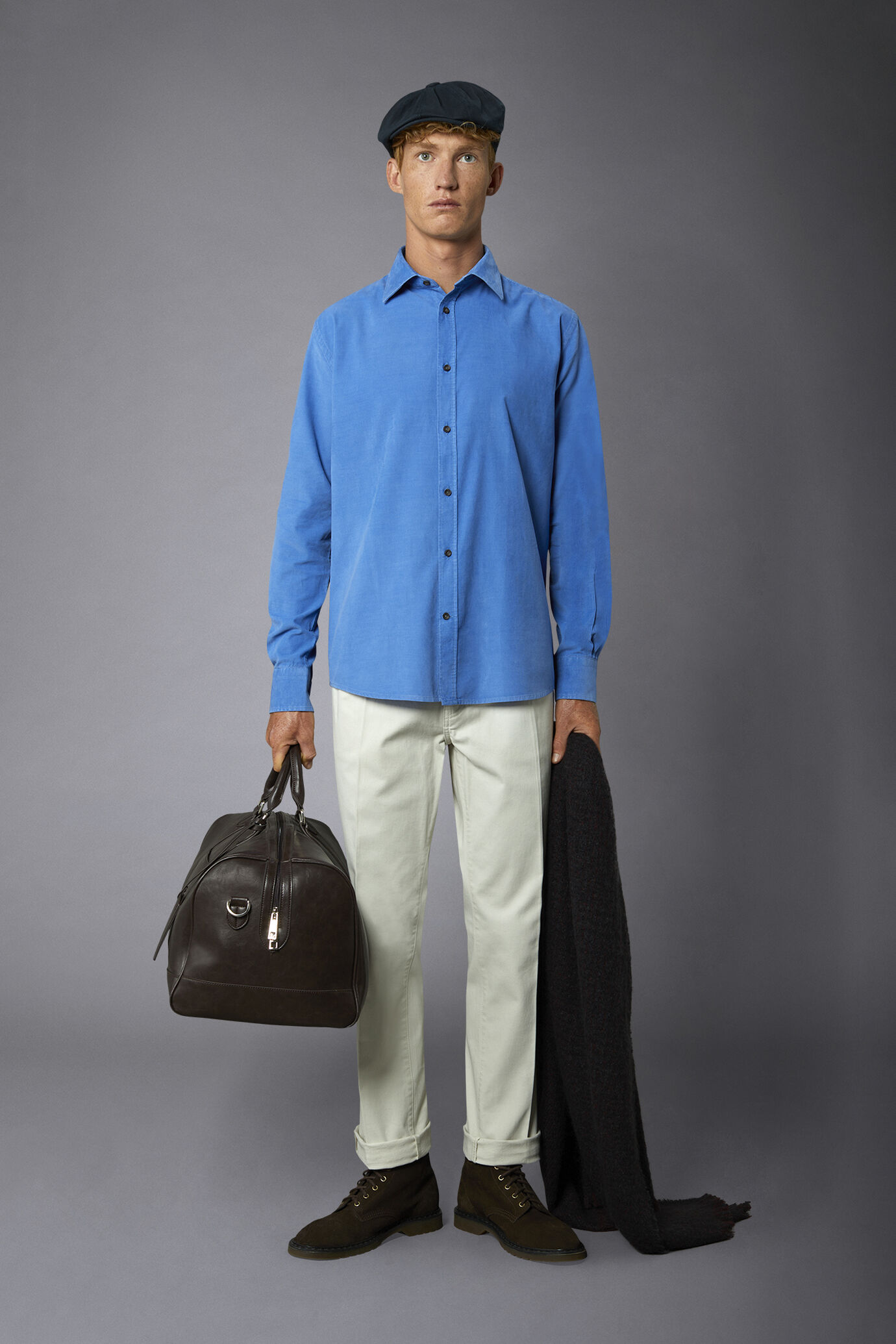 Camicia casual uomo collo francese comfort fit tessuto in velluto 1000 righe image number 0
