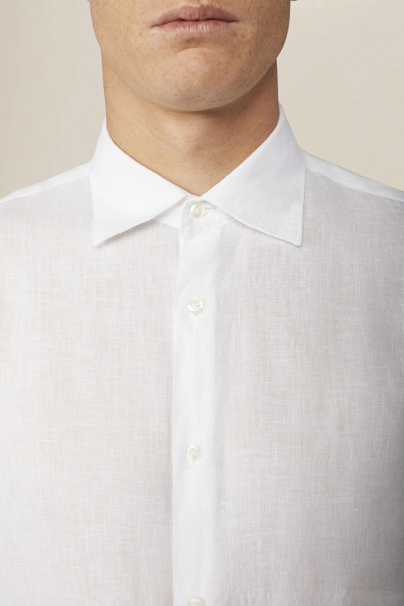 Chemise d&eacute;contract&eacute;e homme &agrave; col classique, 100% lin