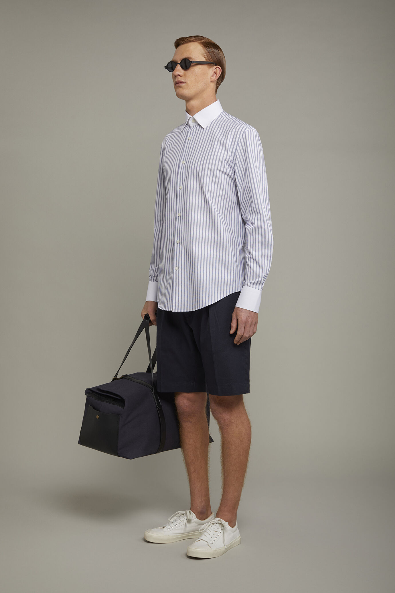 Men's Bermuda shorts with double pinces and laces on waist in linen-blend canvas fabric image number 1