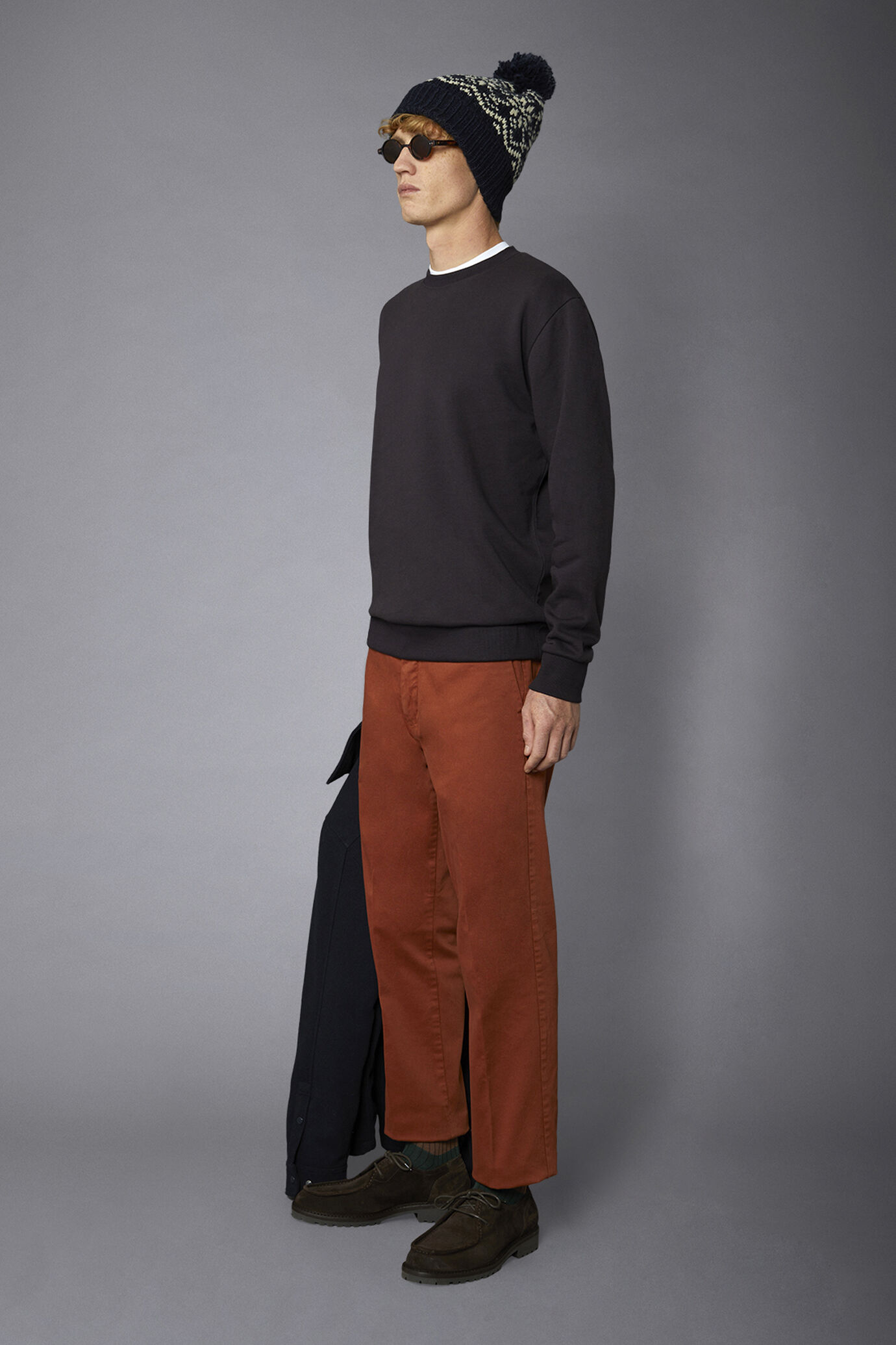 Pantalon chino classique coupe régulière en sergé image number 1