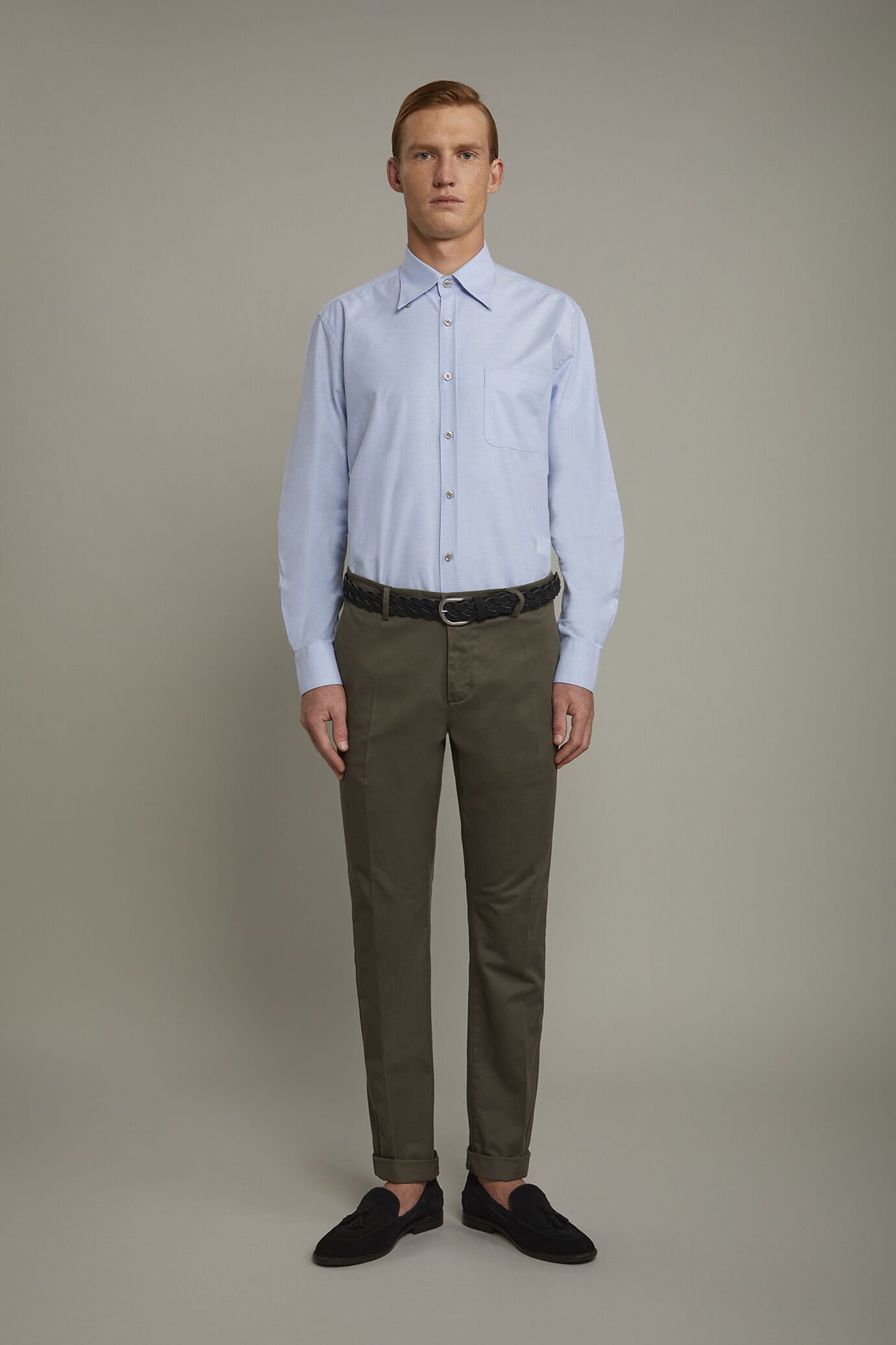 Pantalon chino classique pour homme en tissu sergé stretch coupe parfaite image number 2