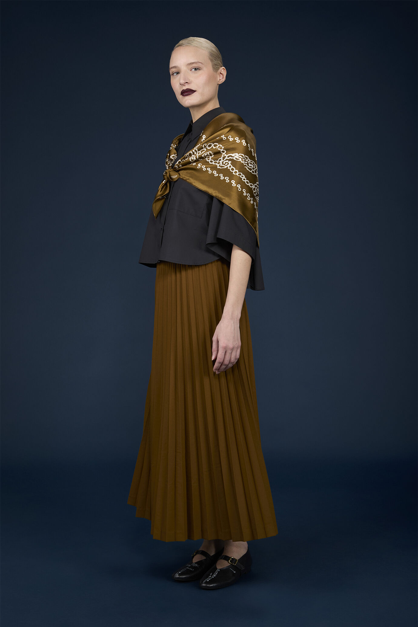 Pleated single-colour lonquette skirt