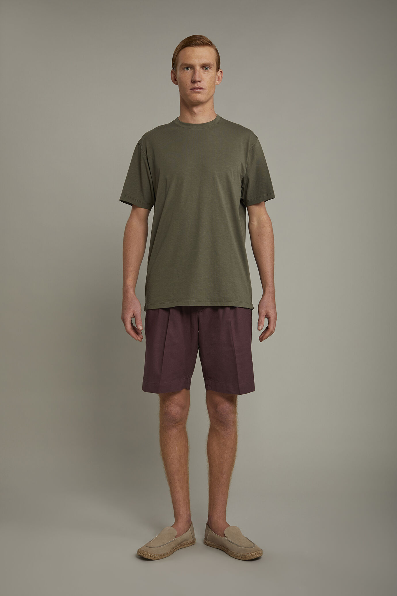 Bermuda homme à double pince et lanières à nouer à la taille, tissu en toile de lin mélangé image number 2