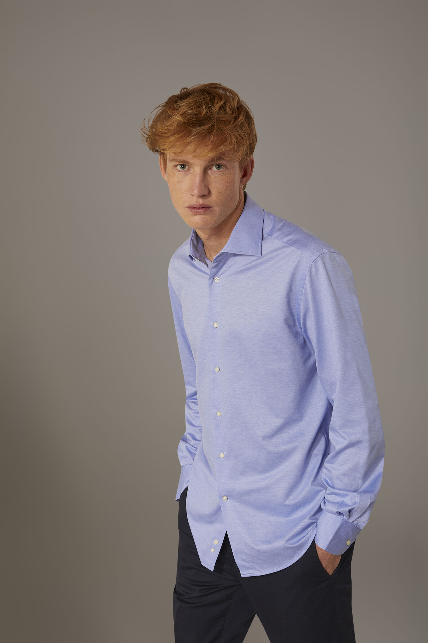 Camicia classica lavata con collo francese comfort fit tessuto jersey image number 0