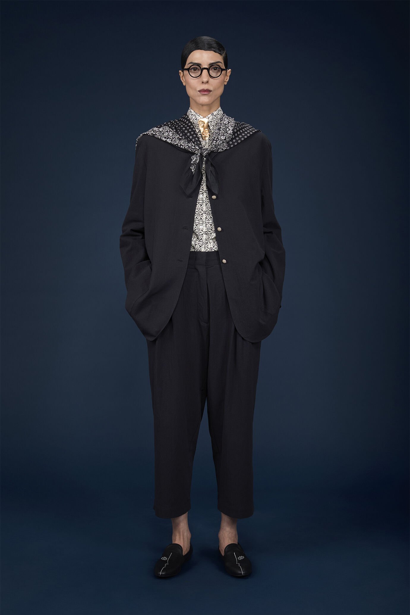 Veste femme à boutonnage simple en coton avec effet froissé et boutons en macramé image number 0