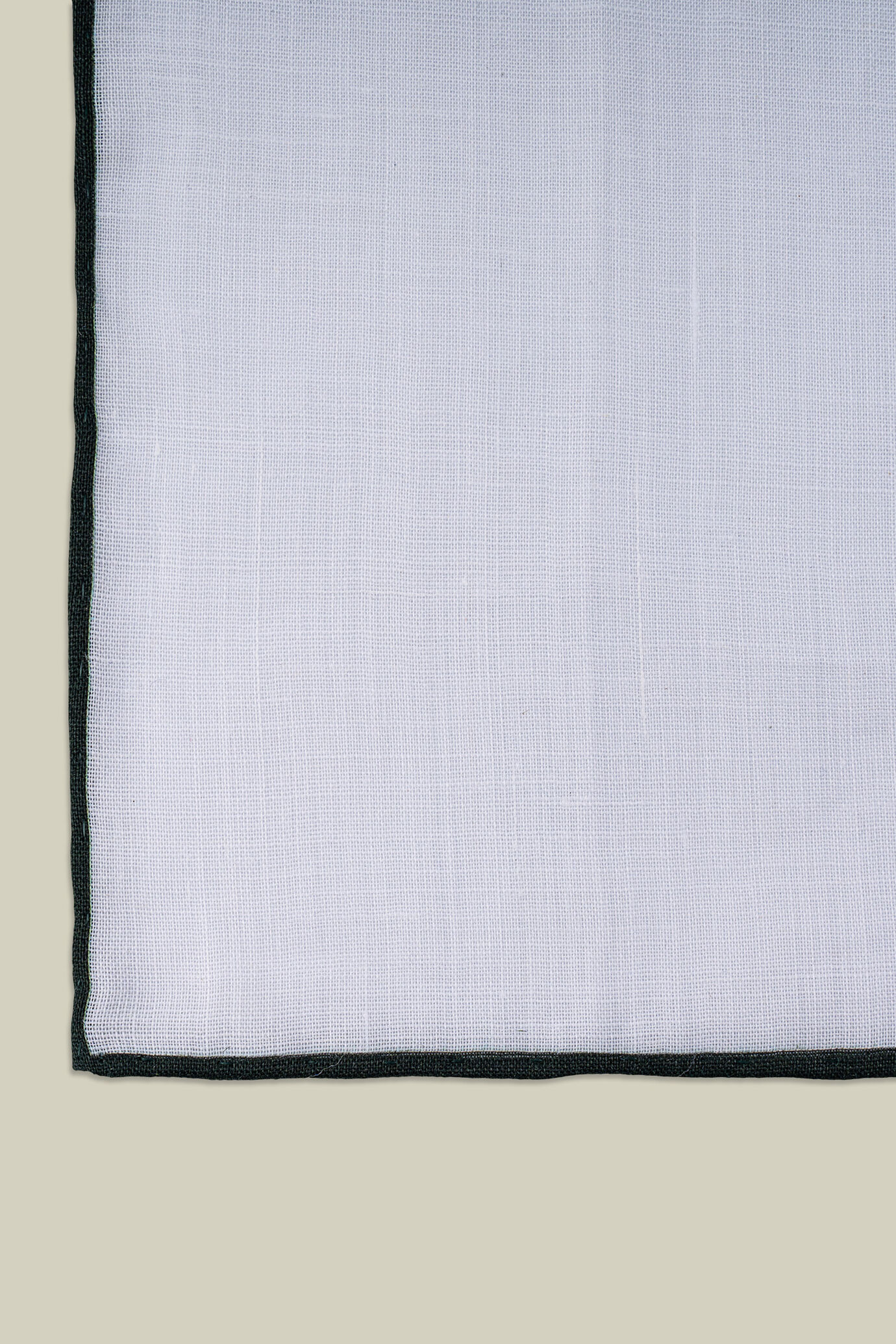 Single-colour pocket square for men with coloured border 100% linen image number 1