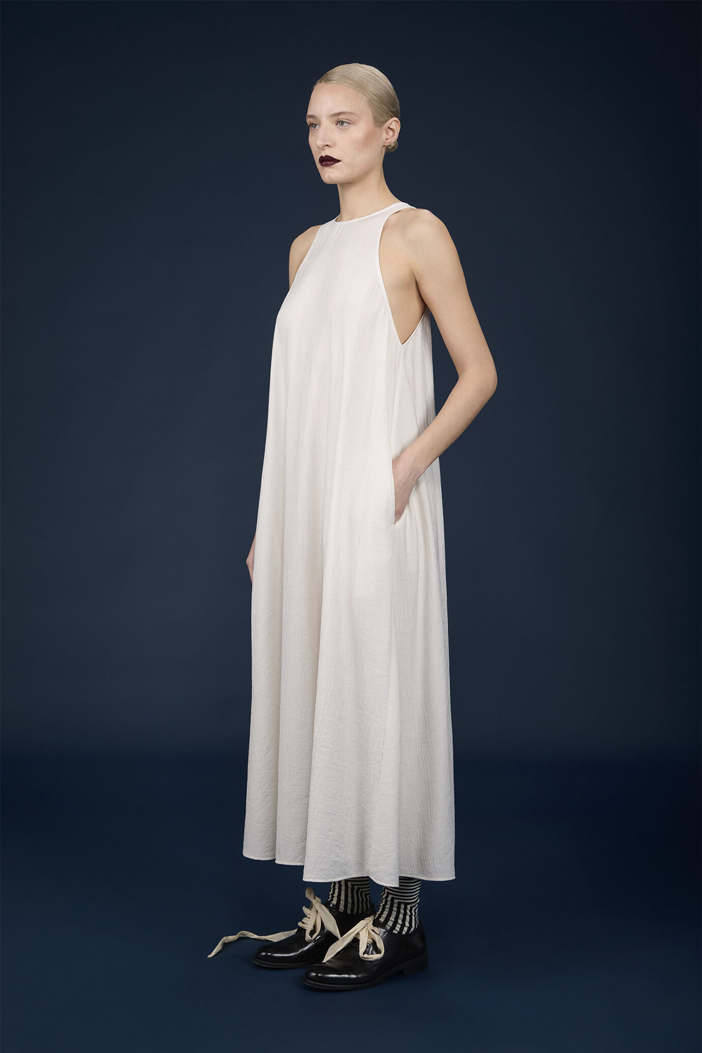 Robe longue pour femme en tissu léger avec dos nageur image number 1