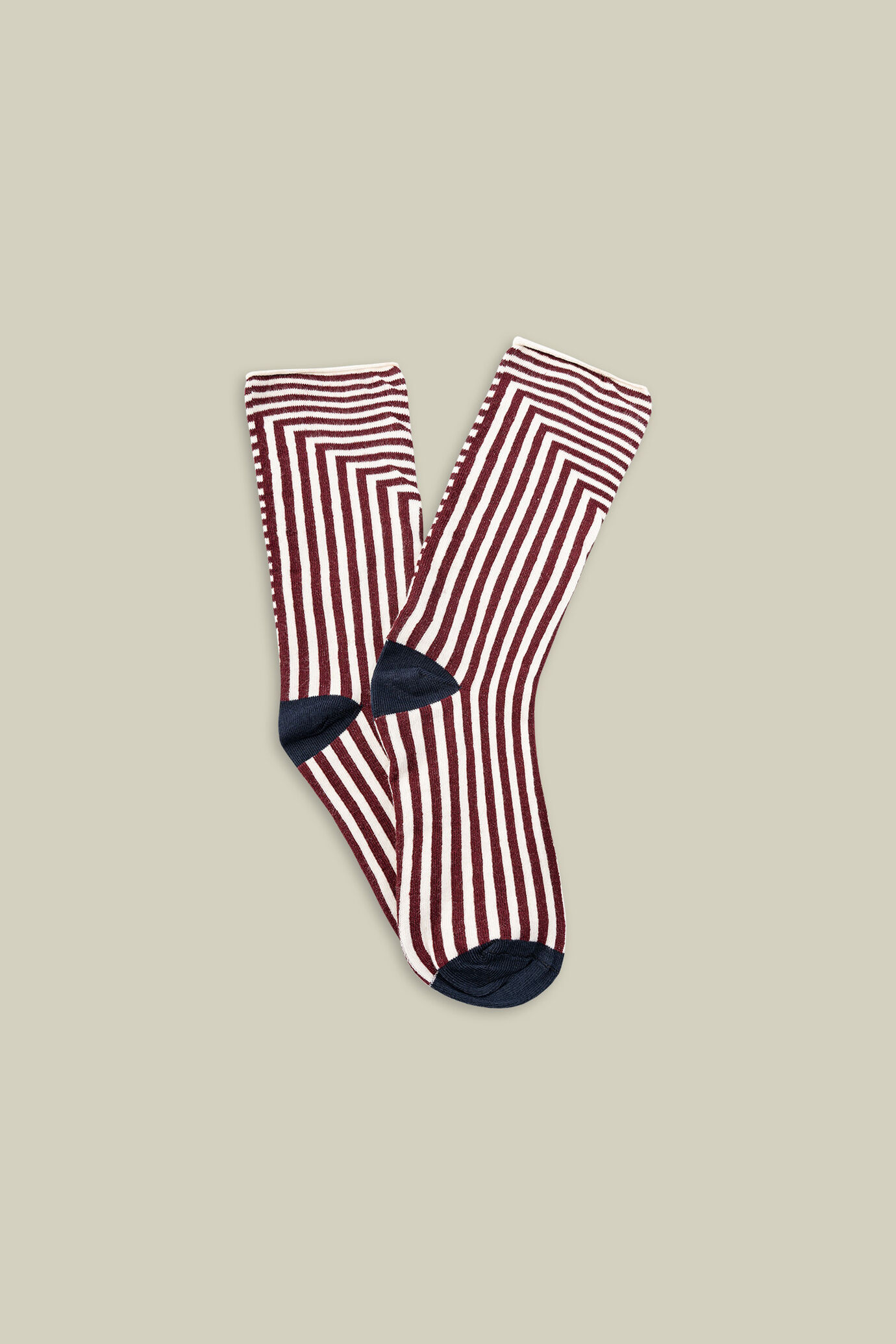 Laser-cut women's socks with two-tone stripes image number 0