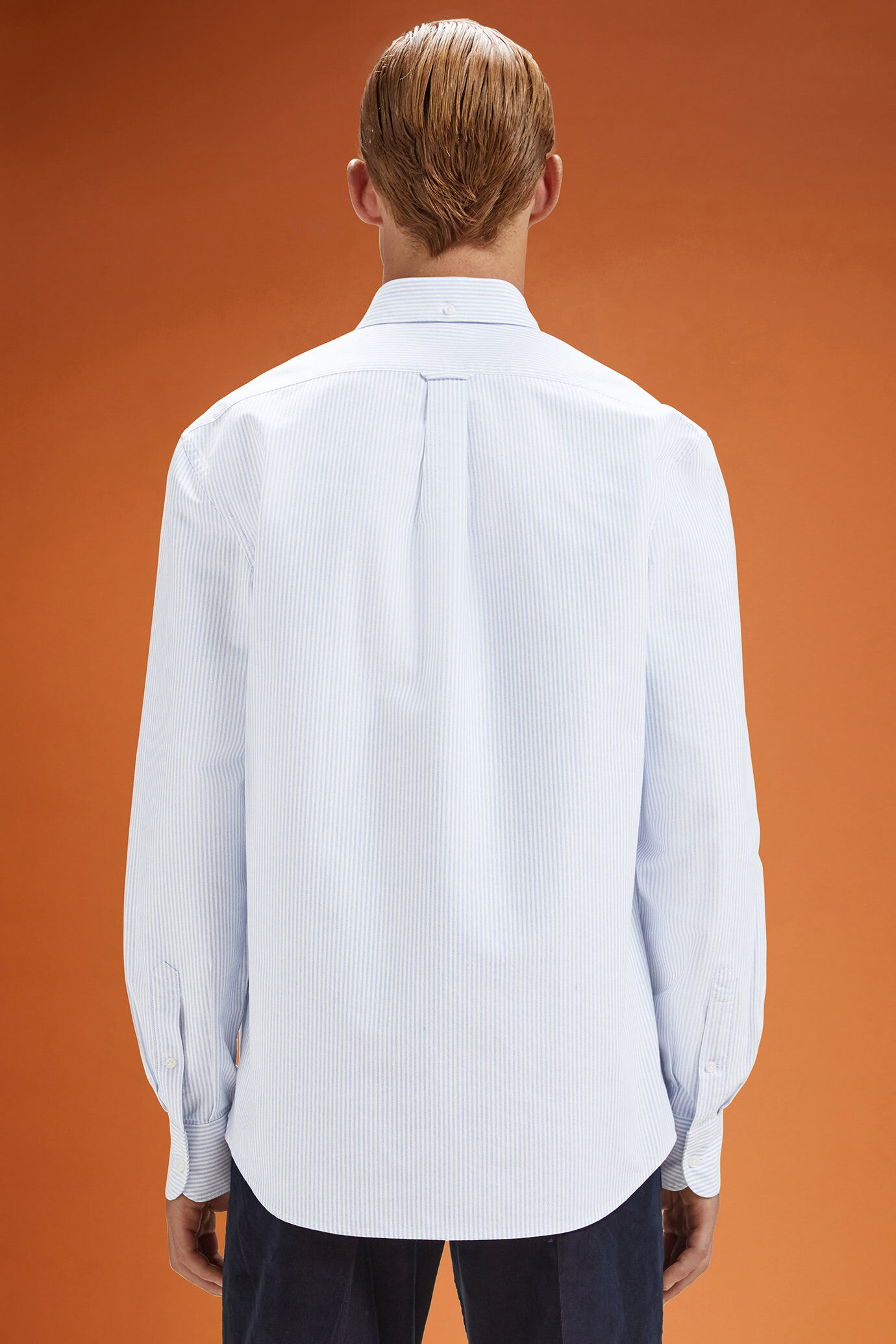 Einfarbiges Herren-Freizeithemd mit Button-Down-Kragen aus 100 % gestreifter, extrem leichter Oxford-Baumwolle mit Streifenmuster in bequemer Passform image number 4