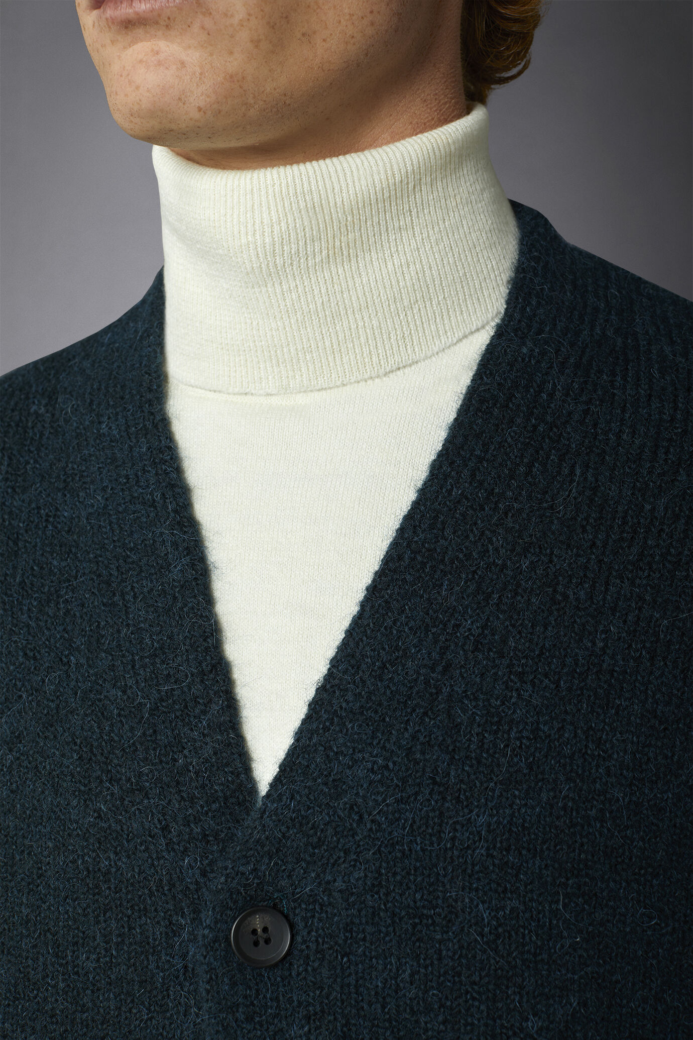 Cardigan à col en V avec un composant en laine d'alpaga regular fit image number 2
