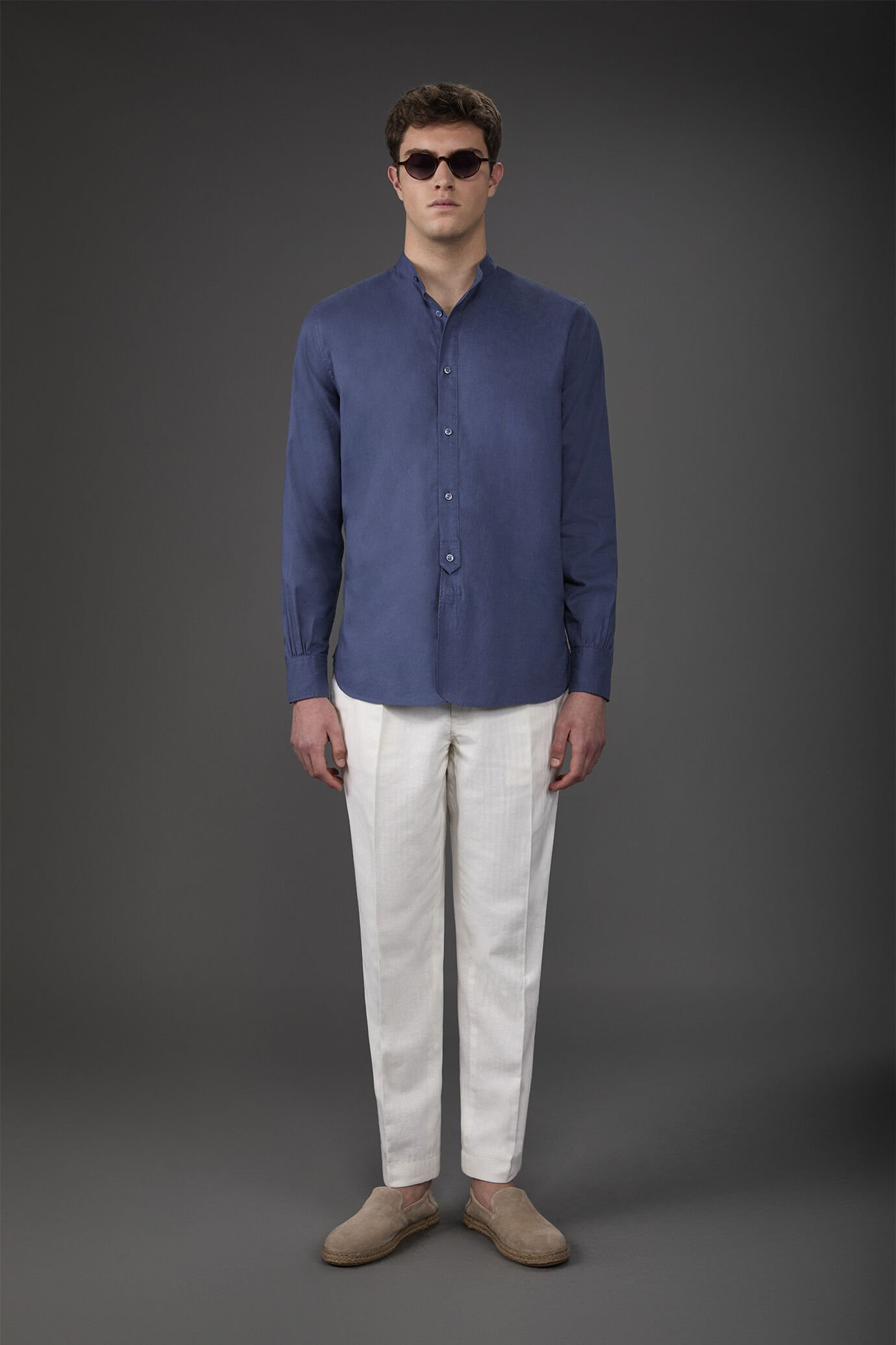 Casual men's shirt with mandarin collar and half button fastening, washed linen and cotton fabric image number 2