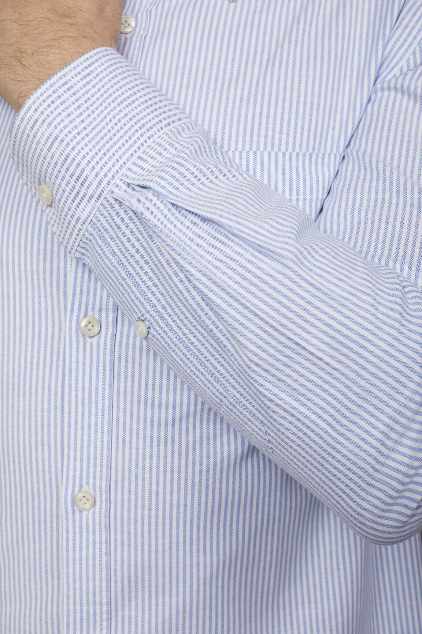 Camicia classica uomo collo button down tessuto Oxford rigato ultra leggero comfort fit image number 4