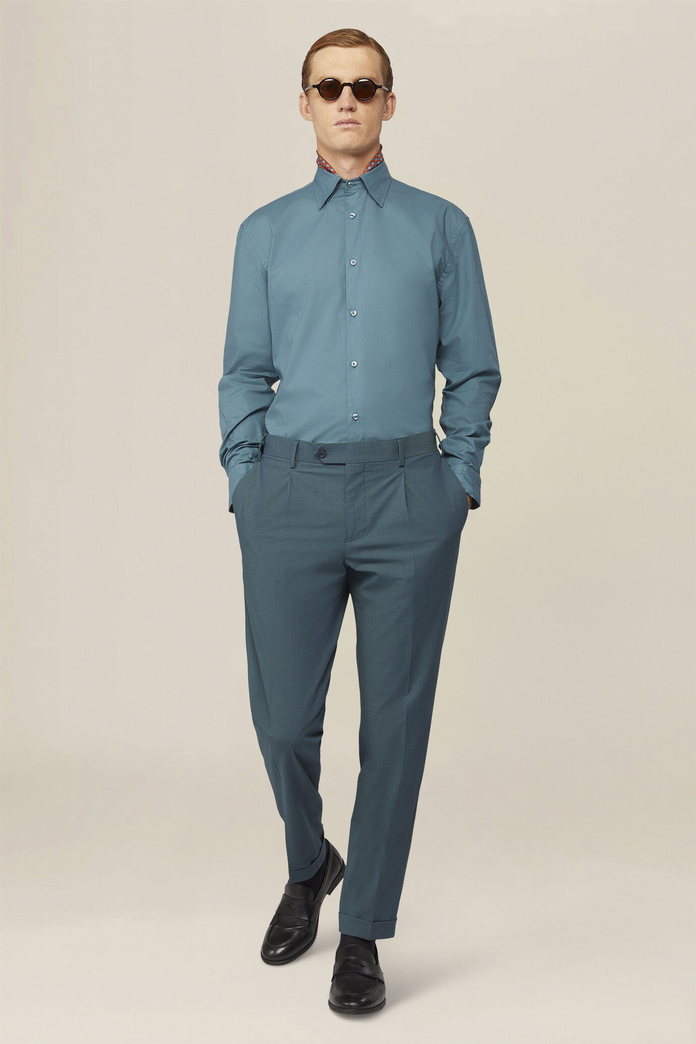 Men's 100% cotton plain shirt with hidden button-down collar image number 1