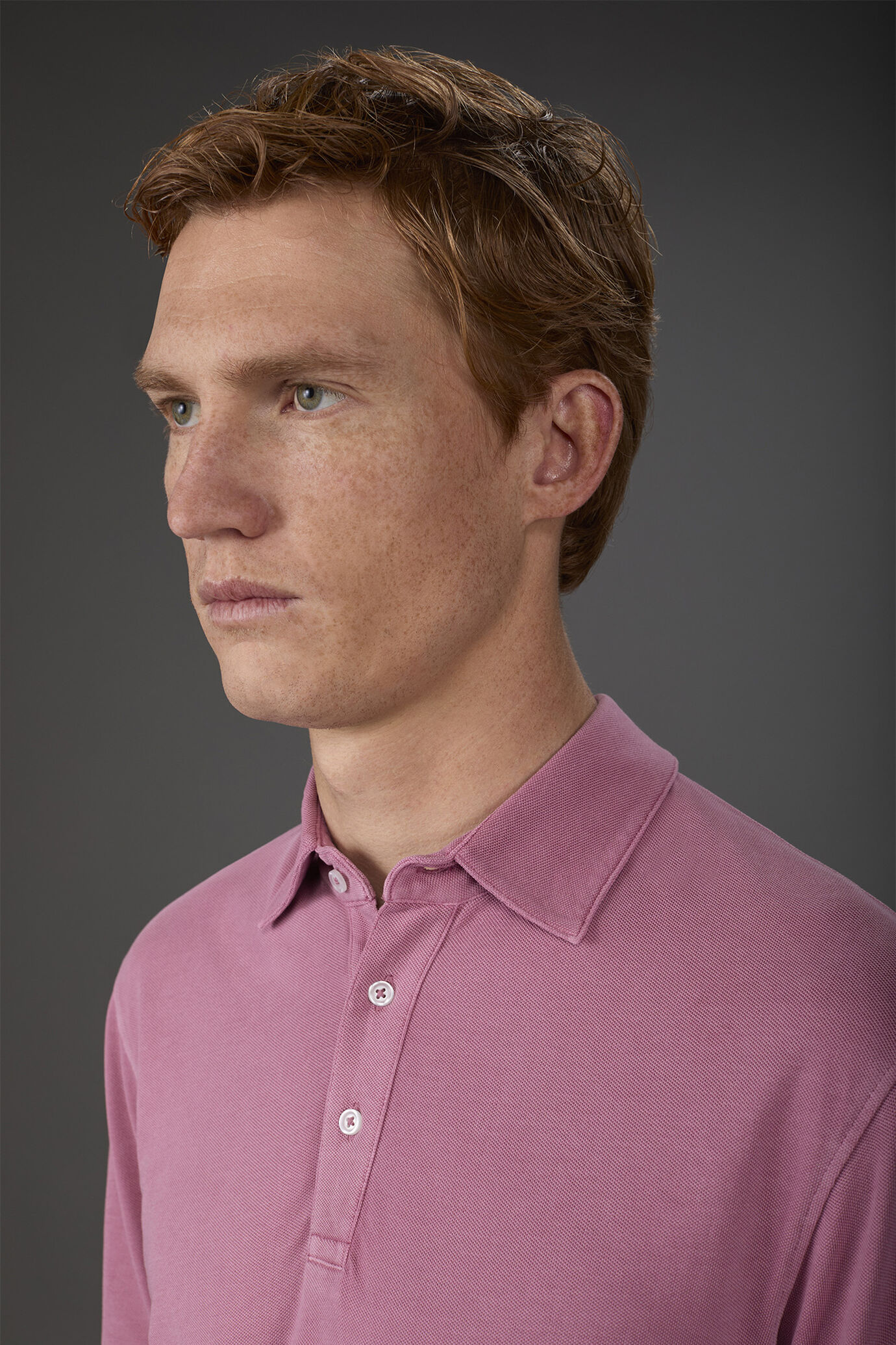 Kurzarm-Poloshirt f&uuml;r Herren aus 100% Piqu&eacute;-Baumwolle image number 2