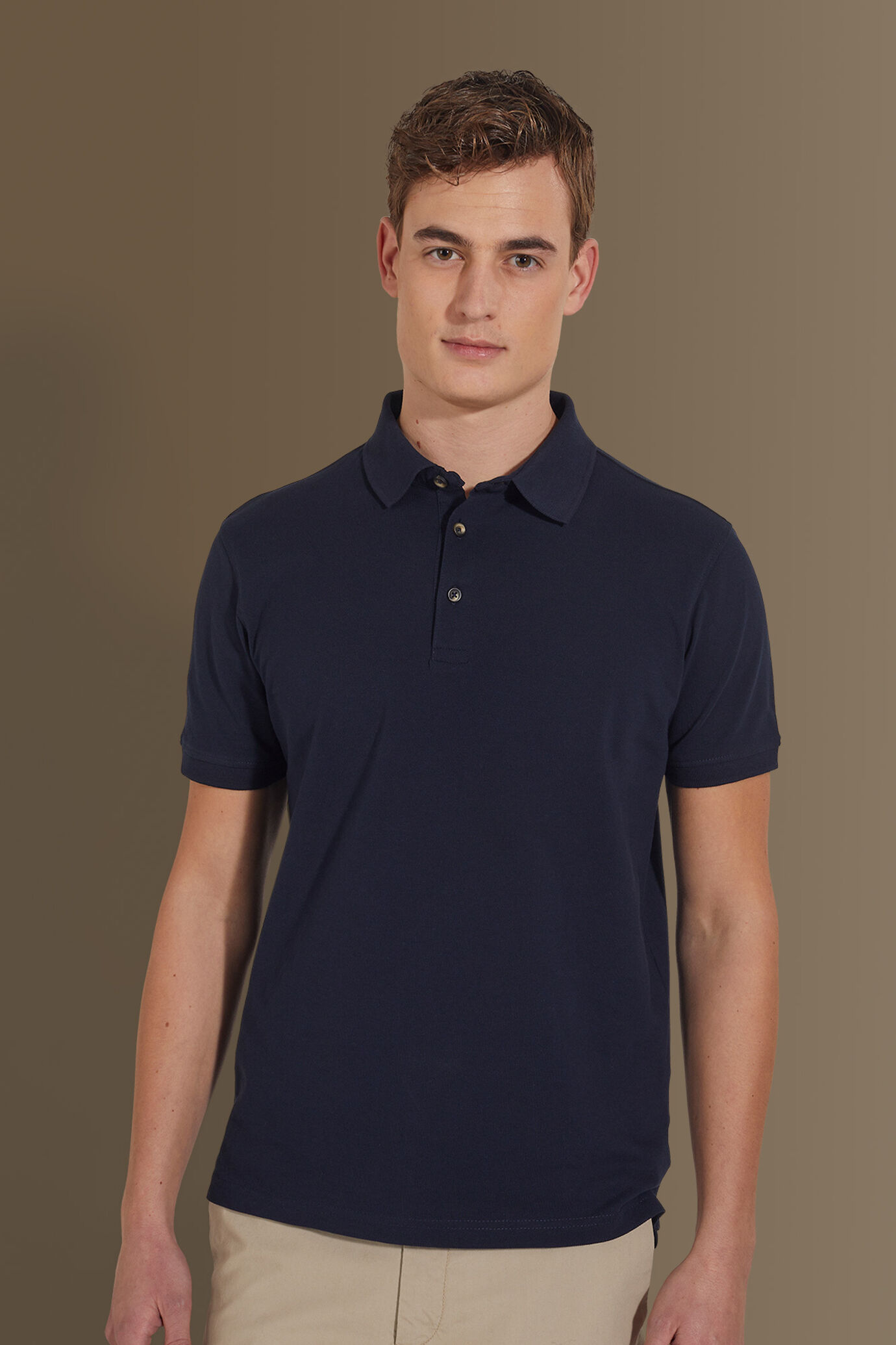 Short sleeves polo 100% cotton piquet solid colour image number 0