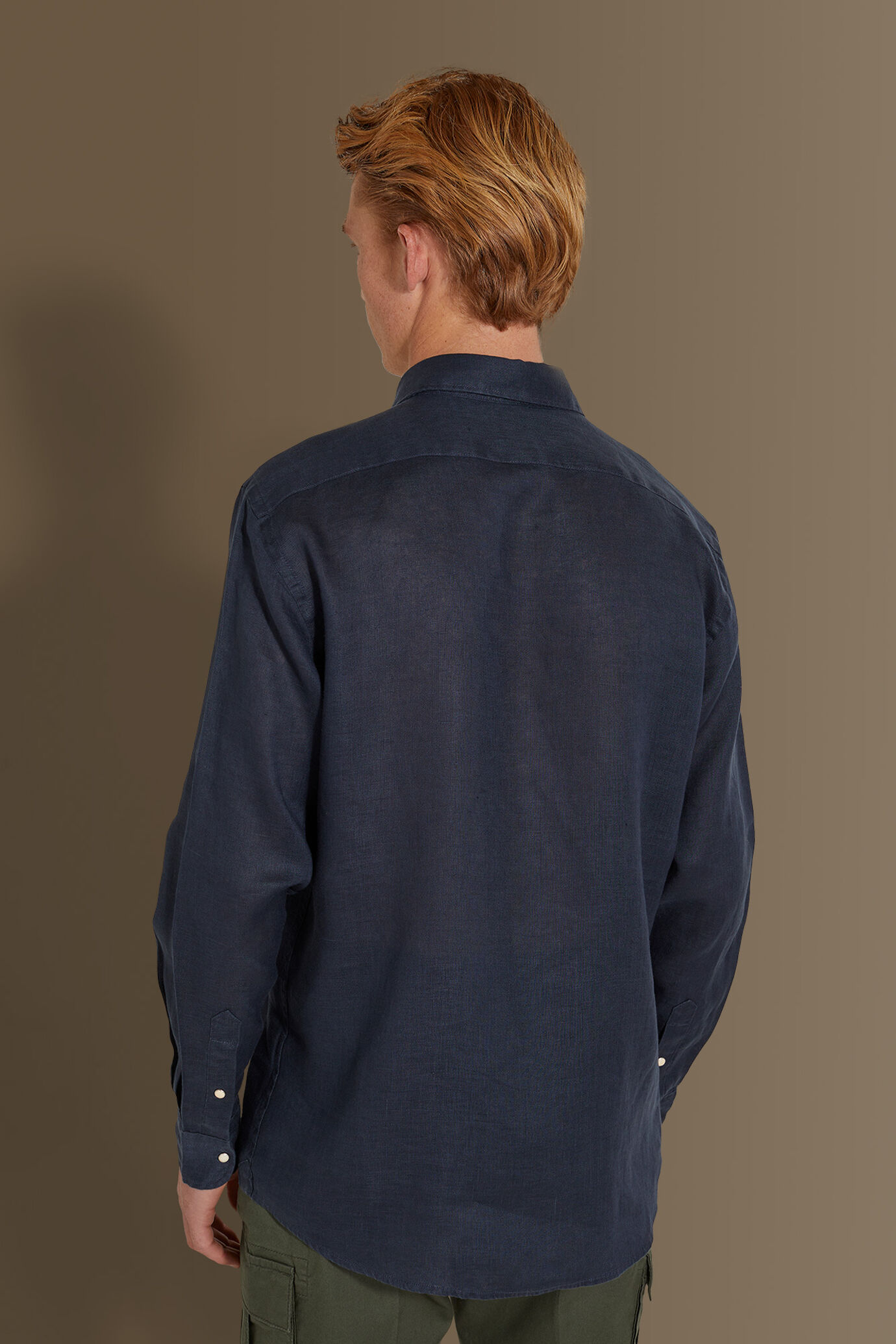 Camicia casual uomo collo francese 100% lino tinta unita image number 3