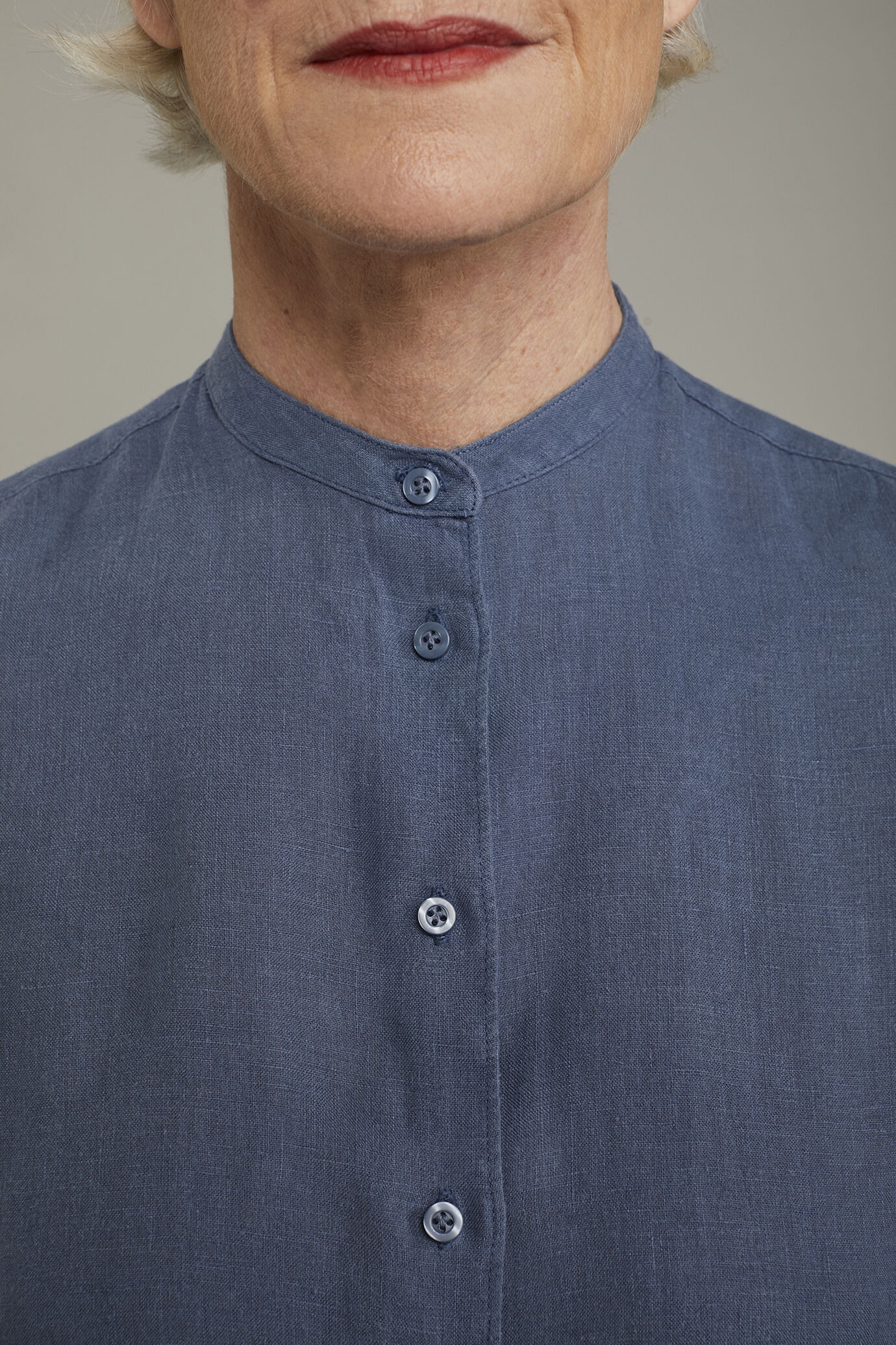 Camicia donna con collo coreano 100% lino image number 3