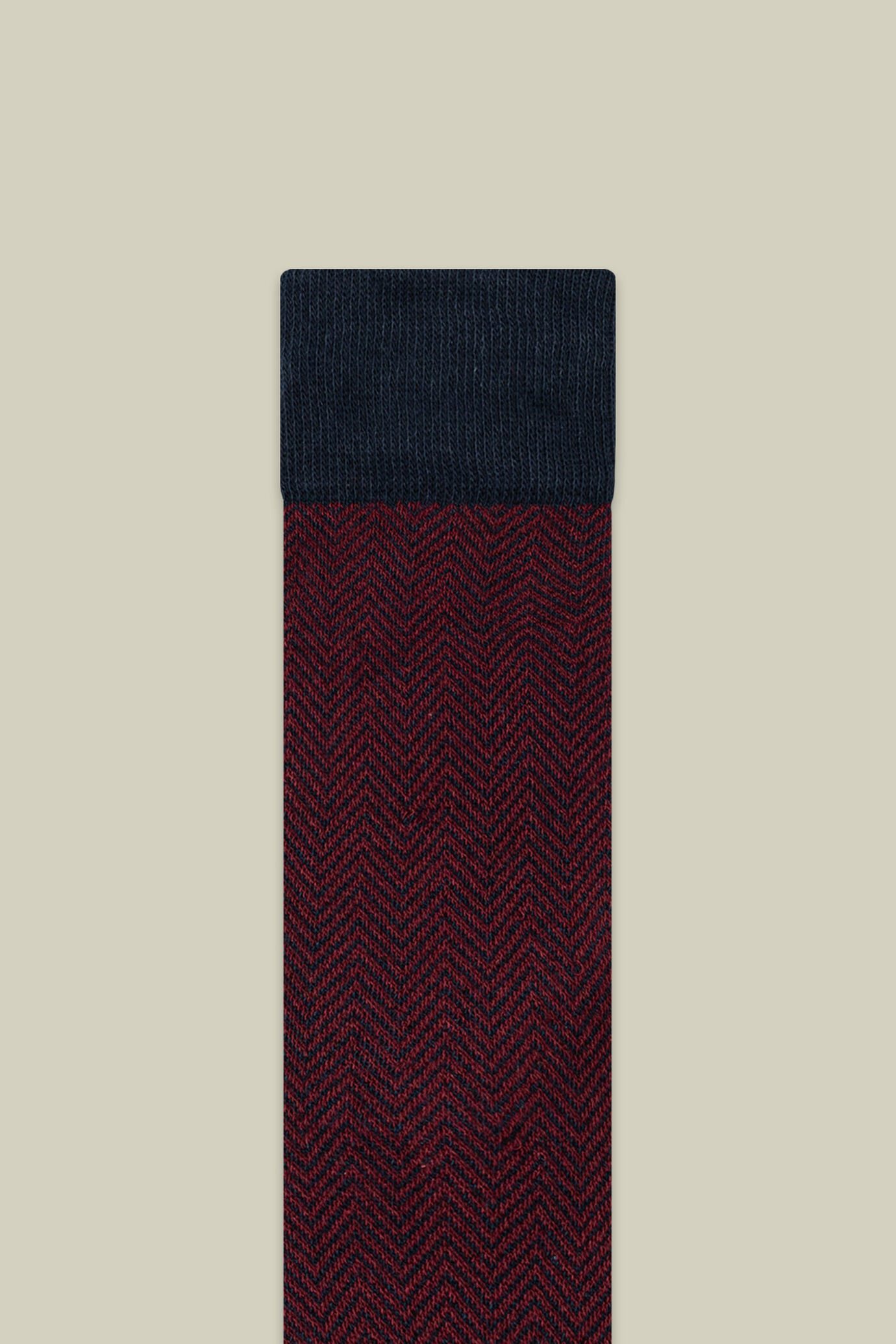 Gestrickte Herrensocken mit Fischgrätenmuster image number 2