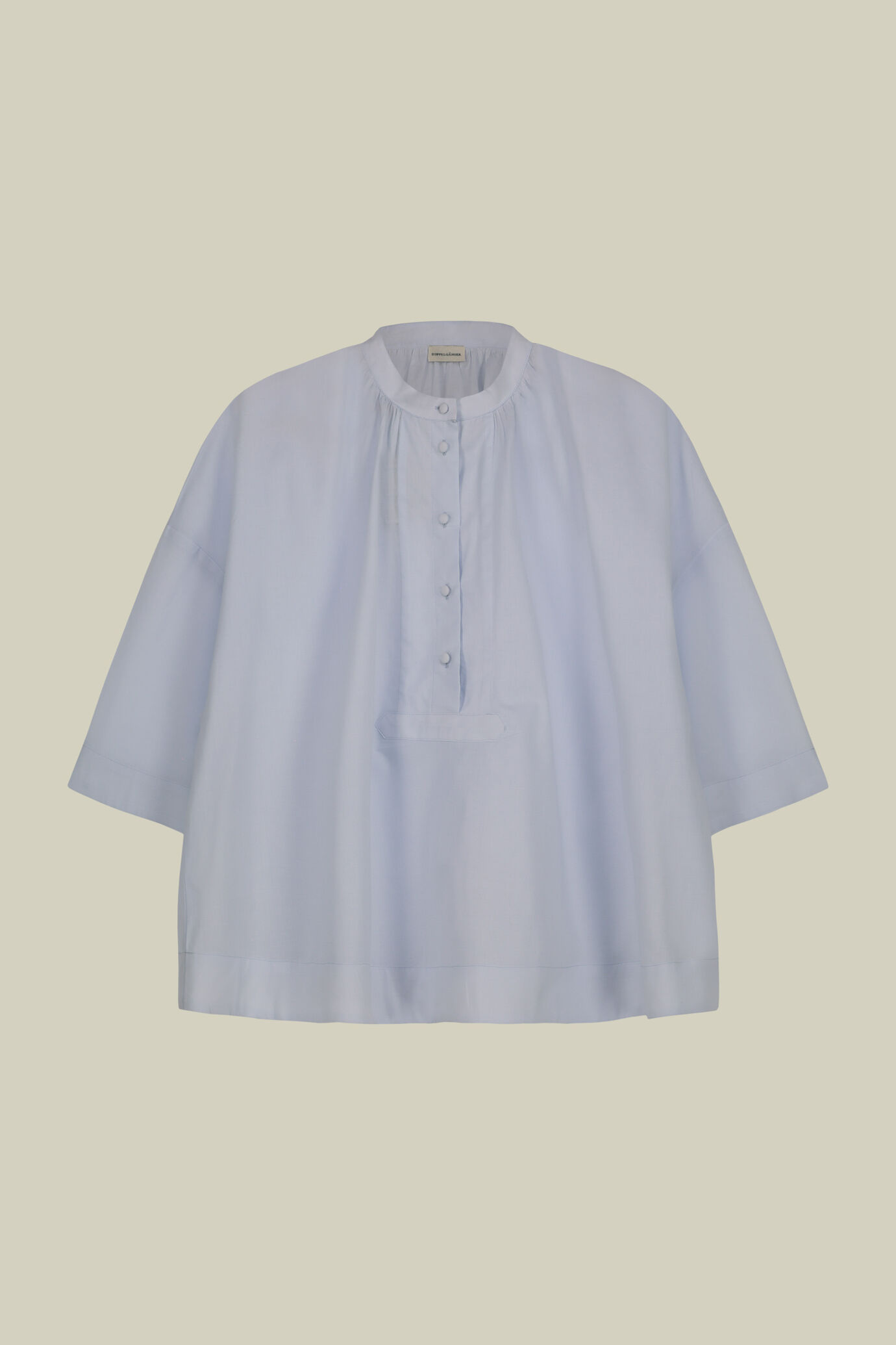 Chemise femme à manches courtes avec col mandarin et coupe boxy