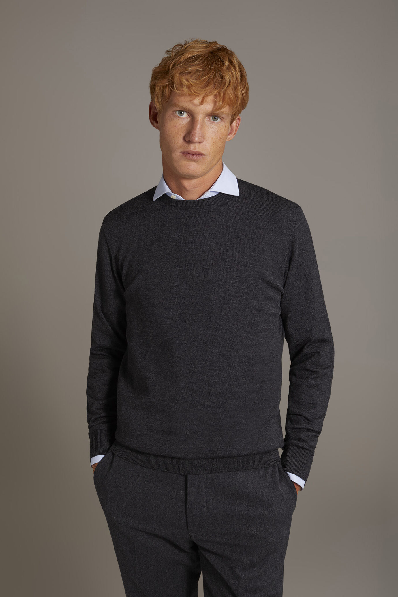 Round neck 100% merino wool sweater image number 1