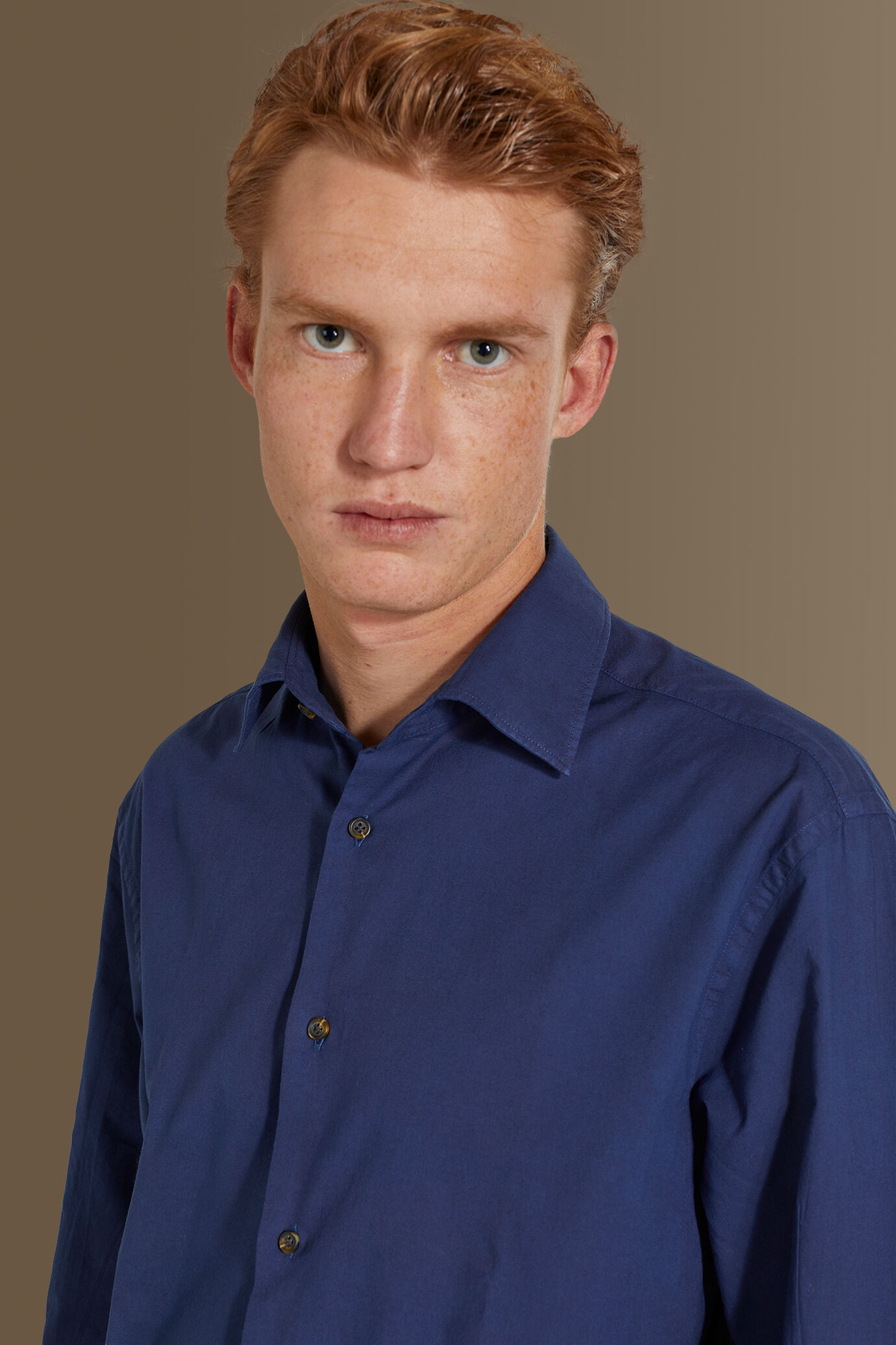 Camicia casual uomo collo francese in mussola di cotone image number 1