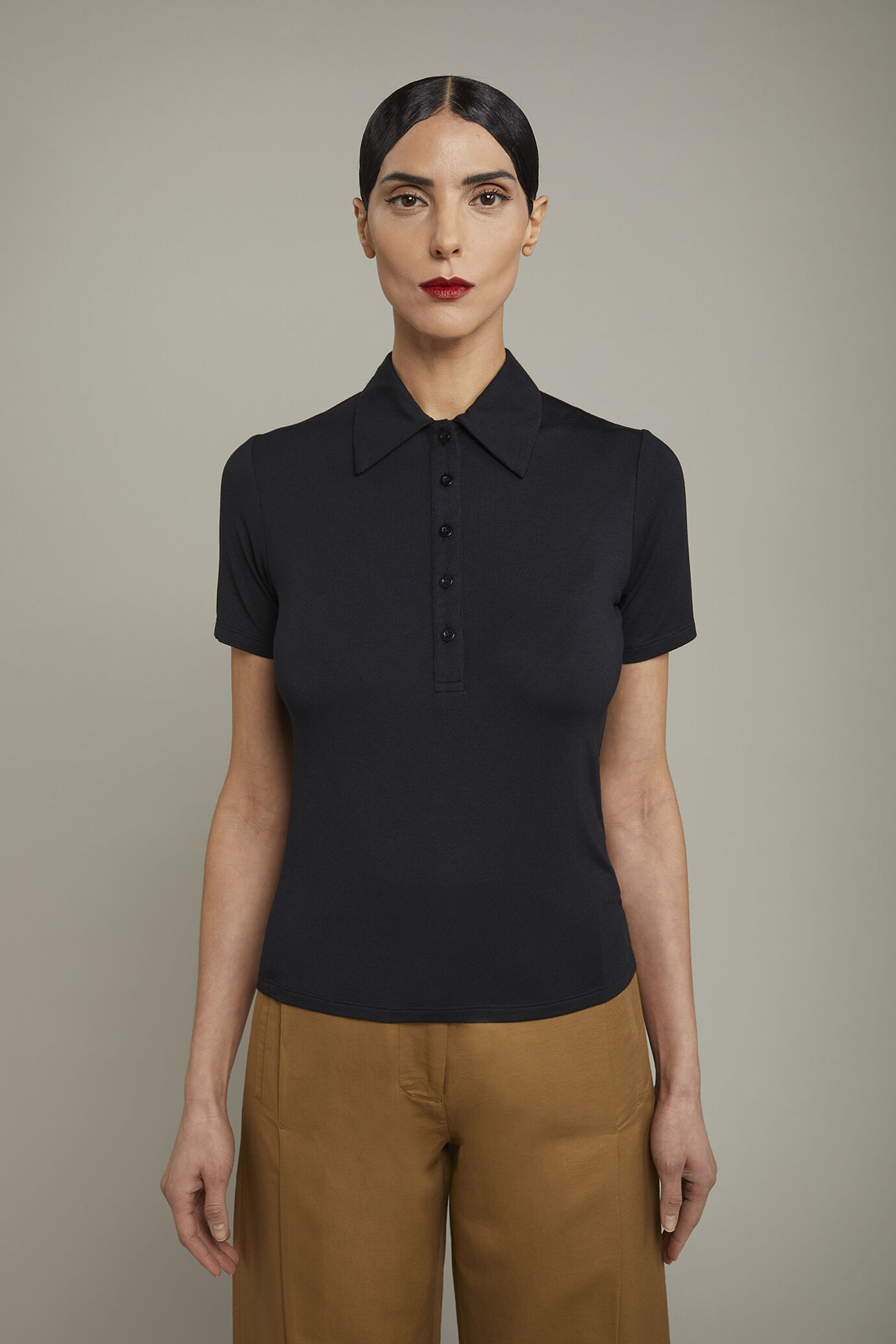 Polo femme à manches courtes en jersey de coton uni image number 2