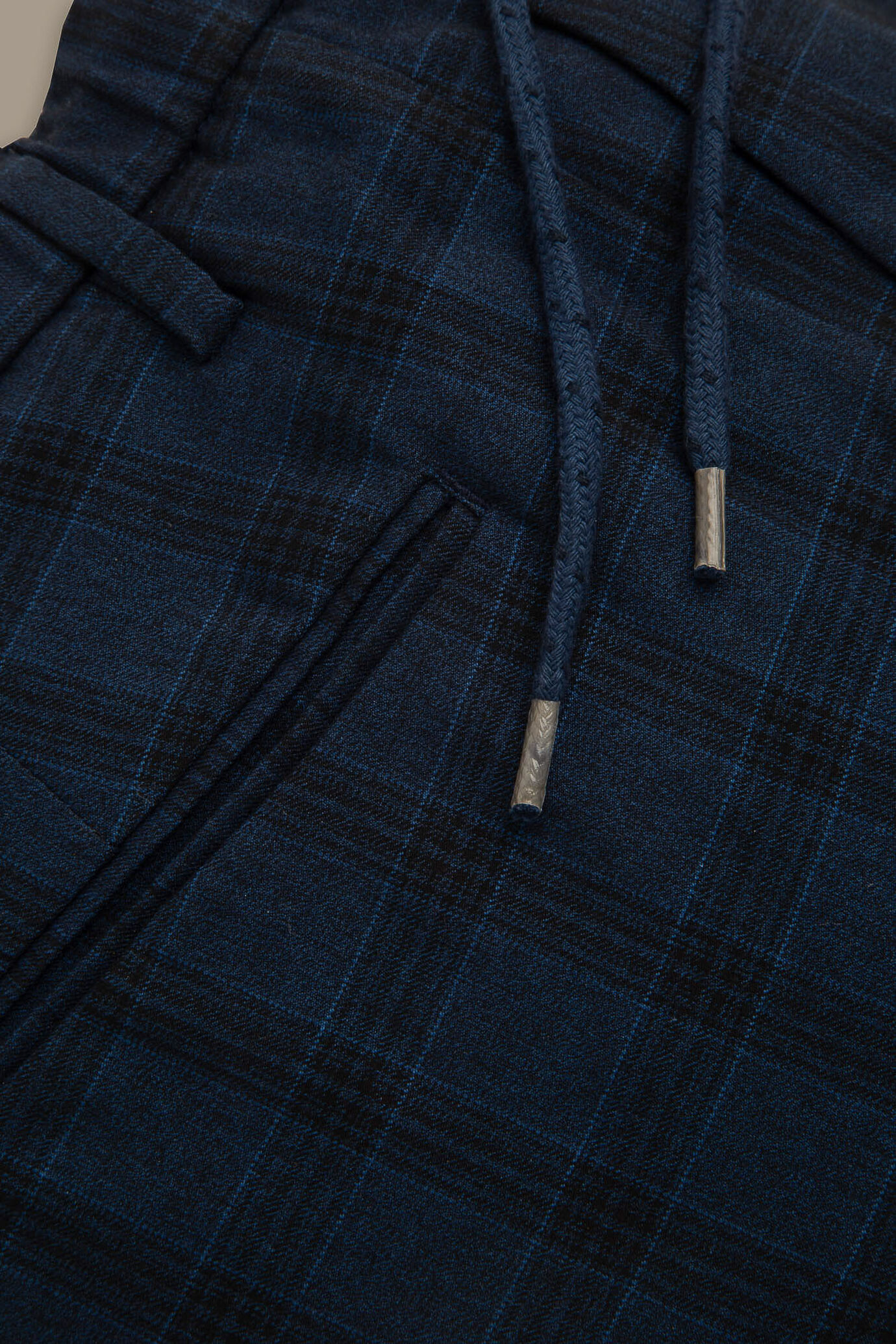 Pantalon homme avec lacets image number 1