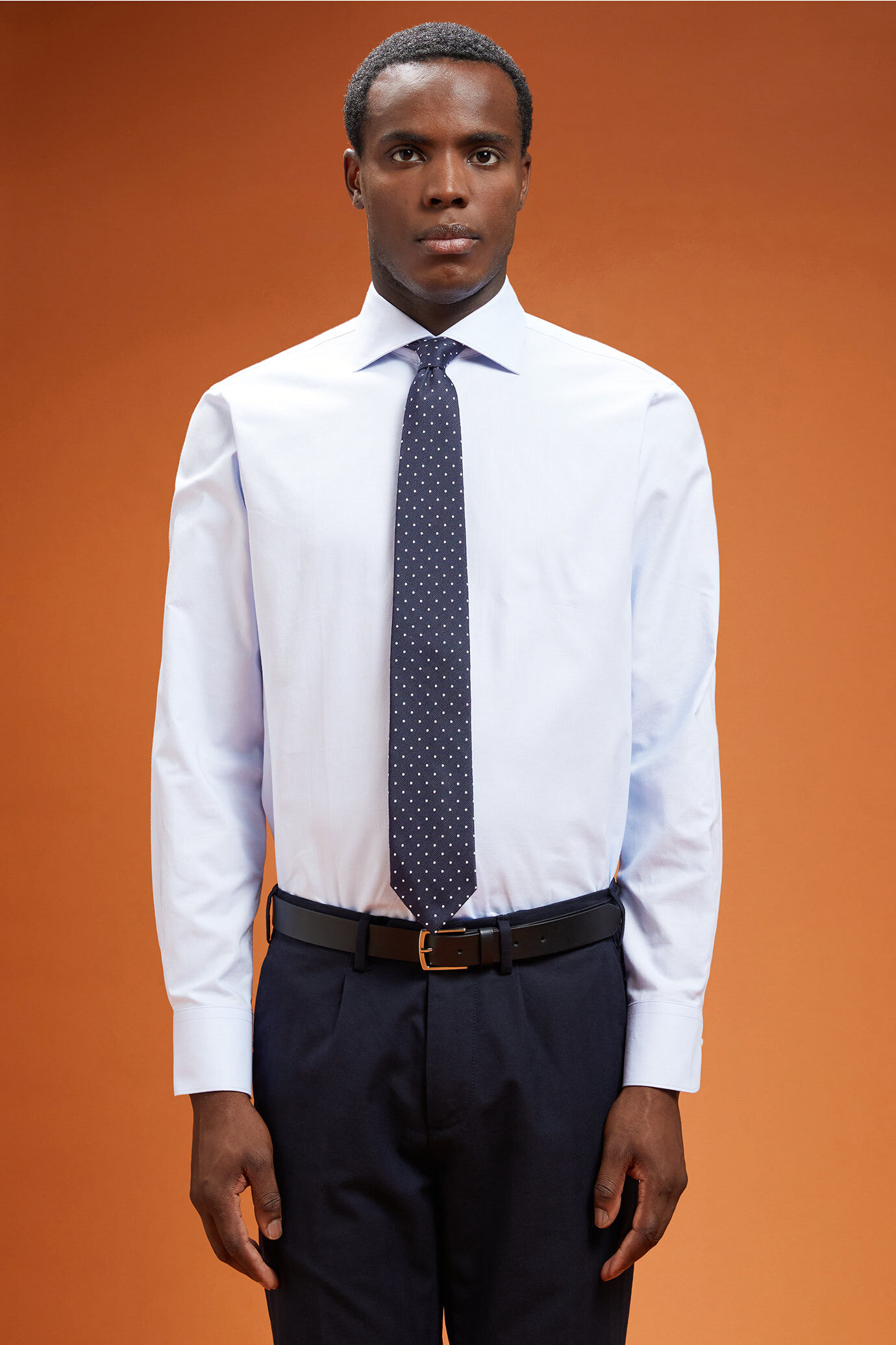 Camicia classica uomo 100% cotone con collo classico e tessuto oxford super leggero regular fit image number 0