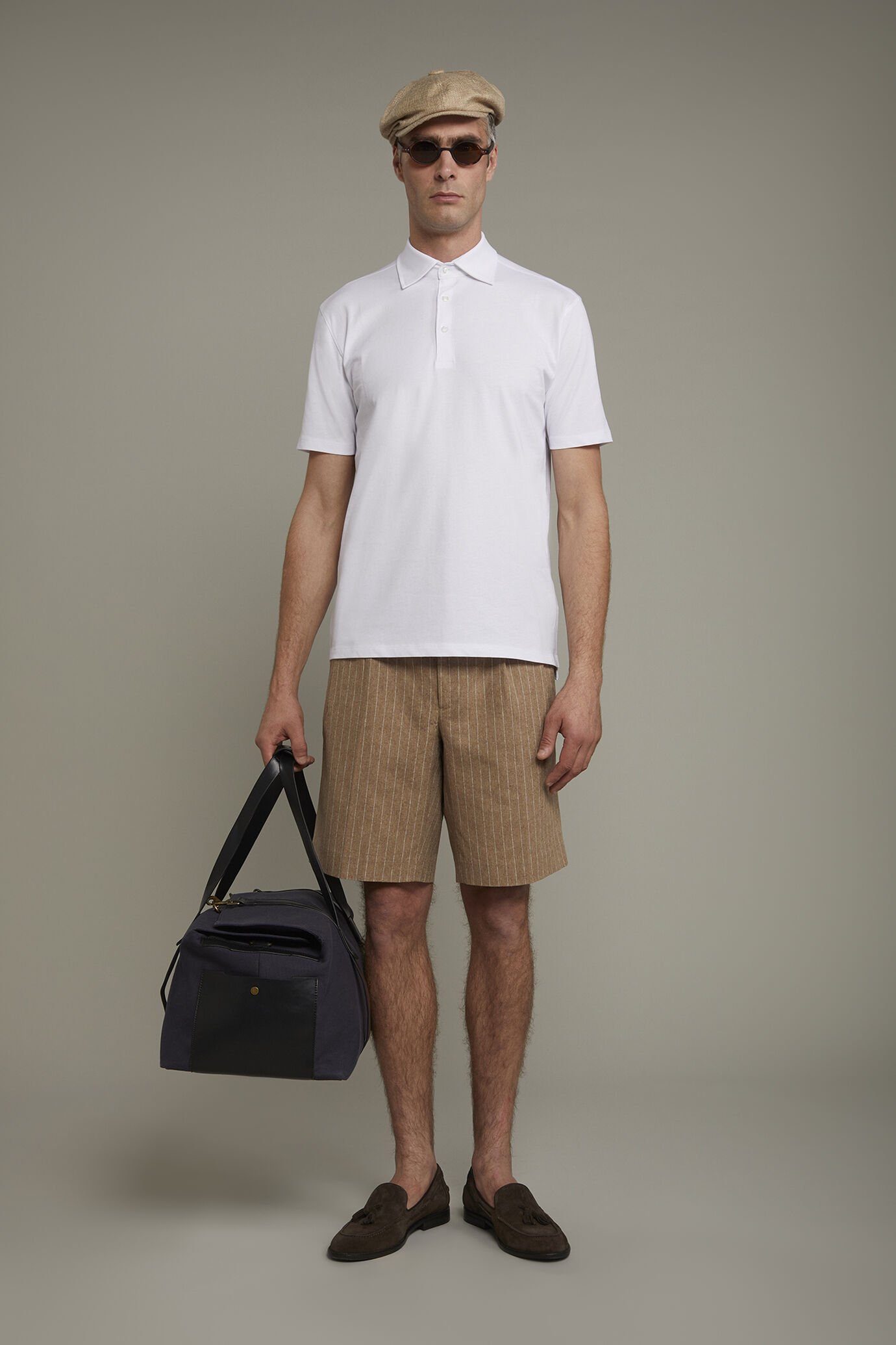 Bermuda homme à double pince en lin et coton avec motif à fines rayures coupe régulière image number 0
