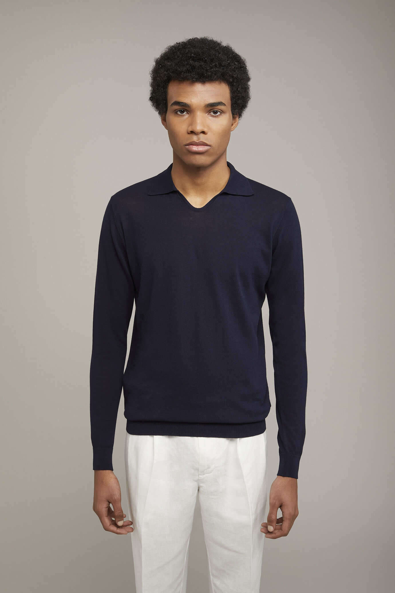 Polo in maglia uomo scollo a v 100% cotone con manica lunga regular fit image number 2