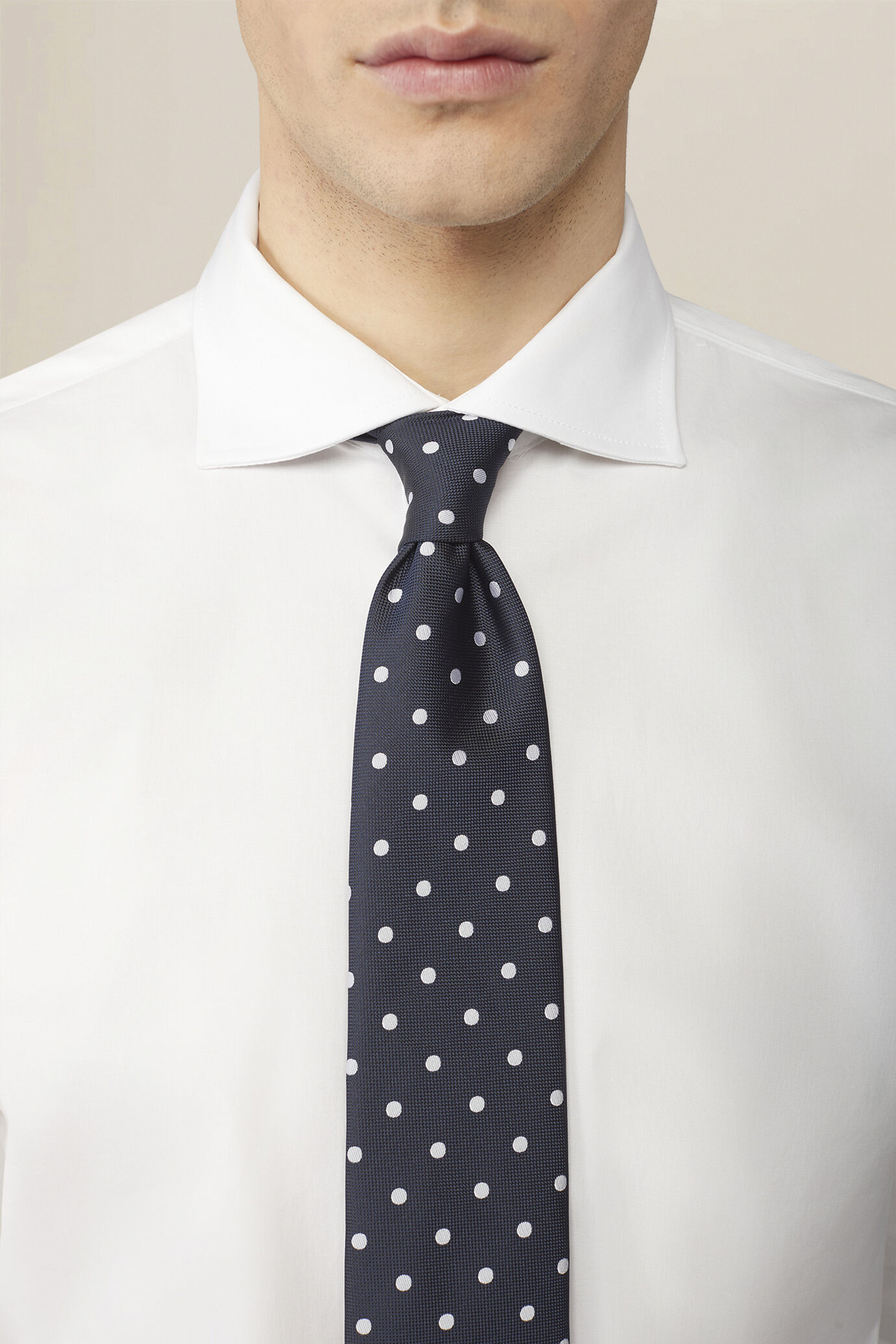 Camicia classica collo francese uomo 100% cotone tinta unita fiammato image number 2