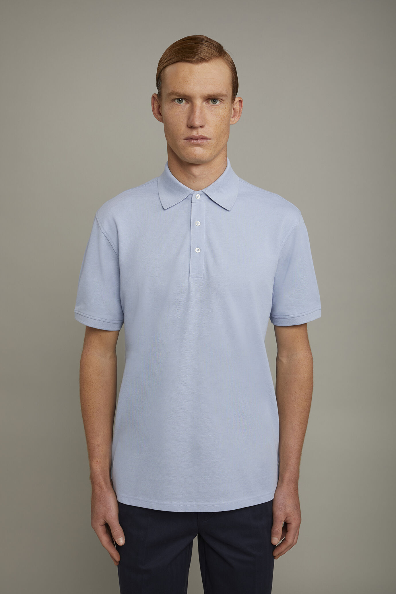 Kurz&auml;rmeliges Herren-Poloshirt aus 100 % Baumwolle in normaler Passform image number 2