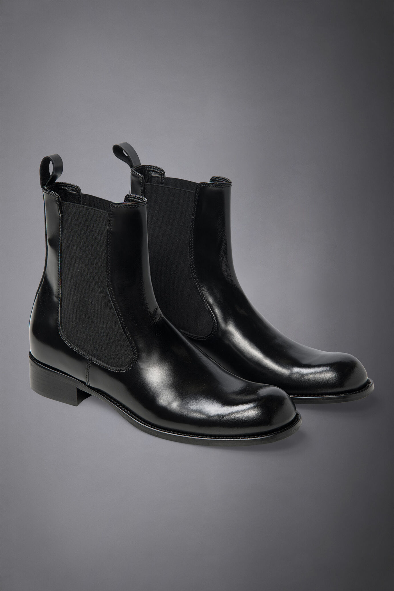 100% leather chelsea boots with thunit sole
