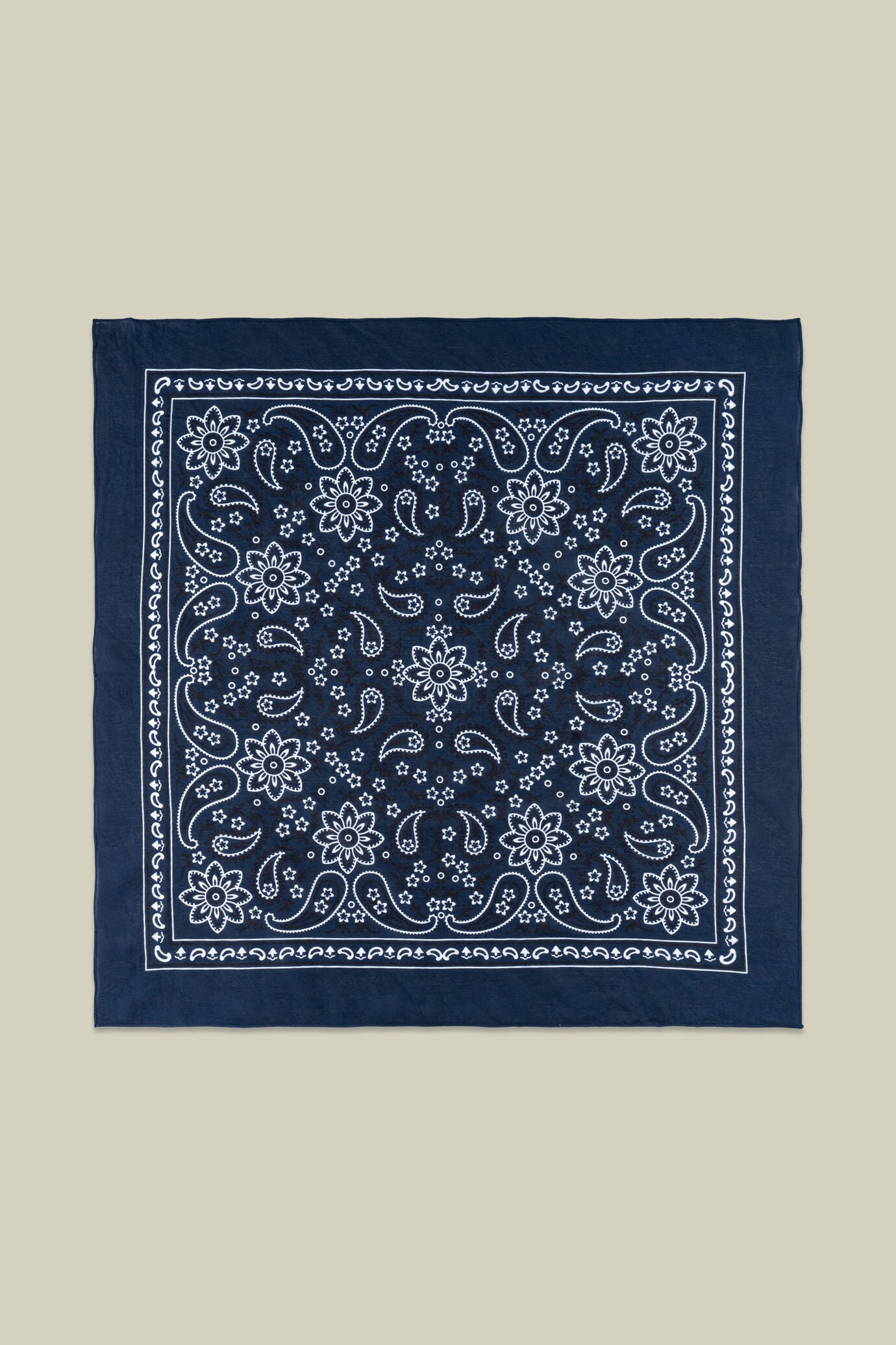 Herrenschal mit Makro-Paisleymuster