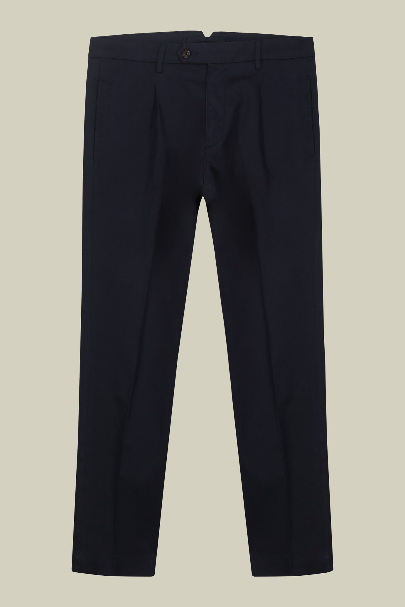 Pantalone uomo capri con pinces image number 4