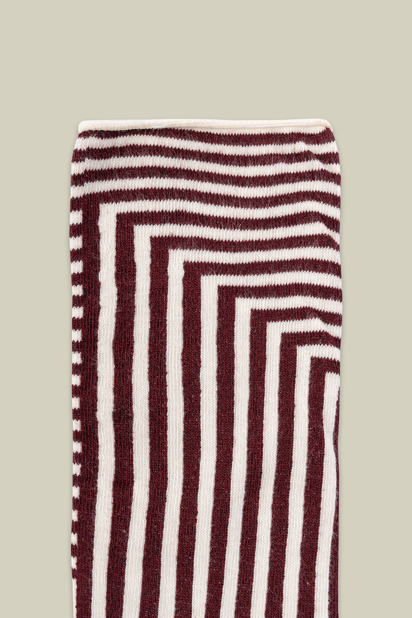Laser-cut women's socks with two-tone stripes image number 2