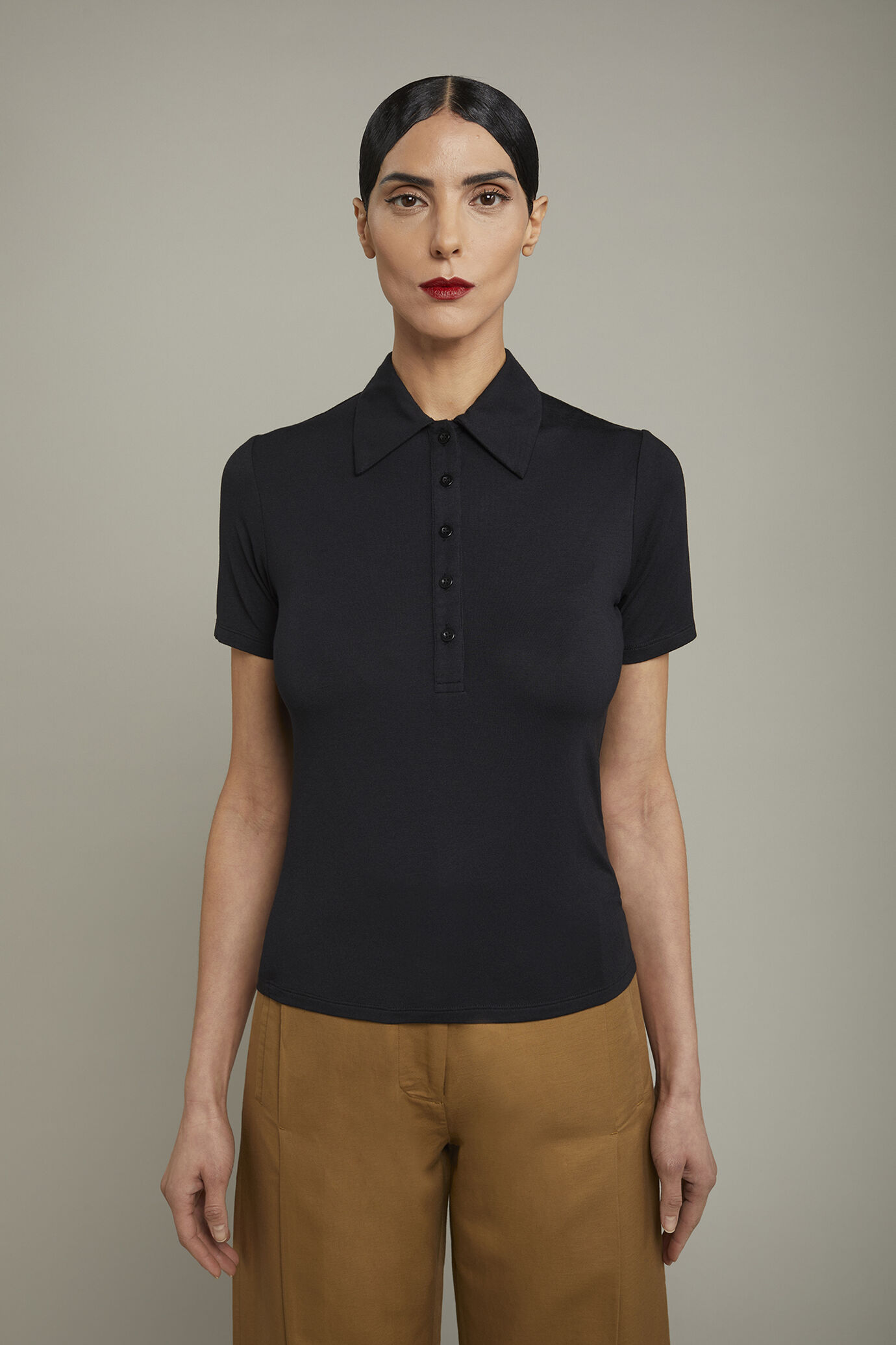 Kurzärmeliges Damen-Poloshirt aus einfarbigem Baumwolljersey image number 2