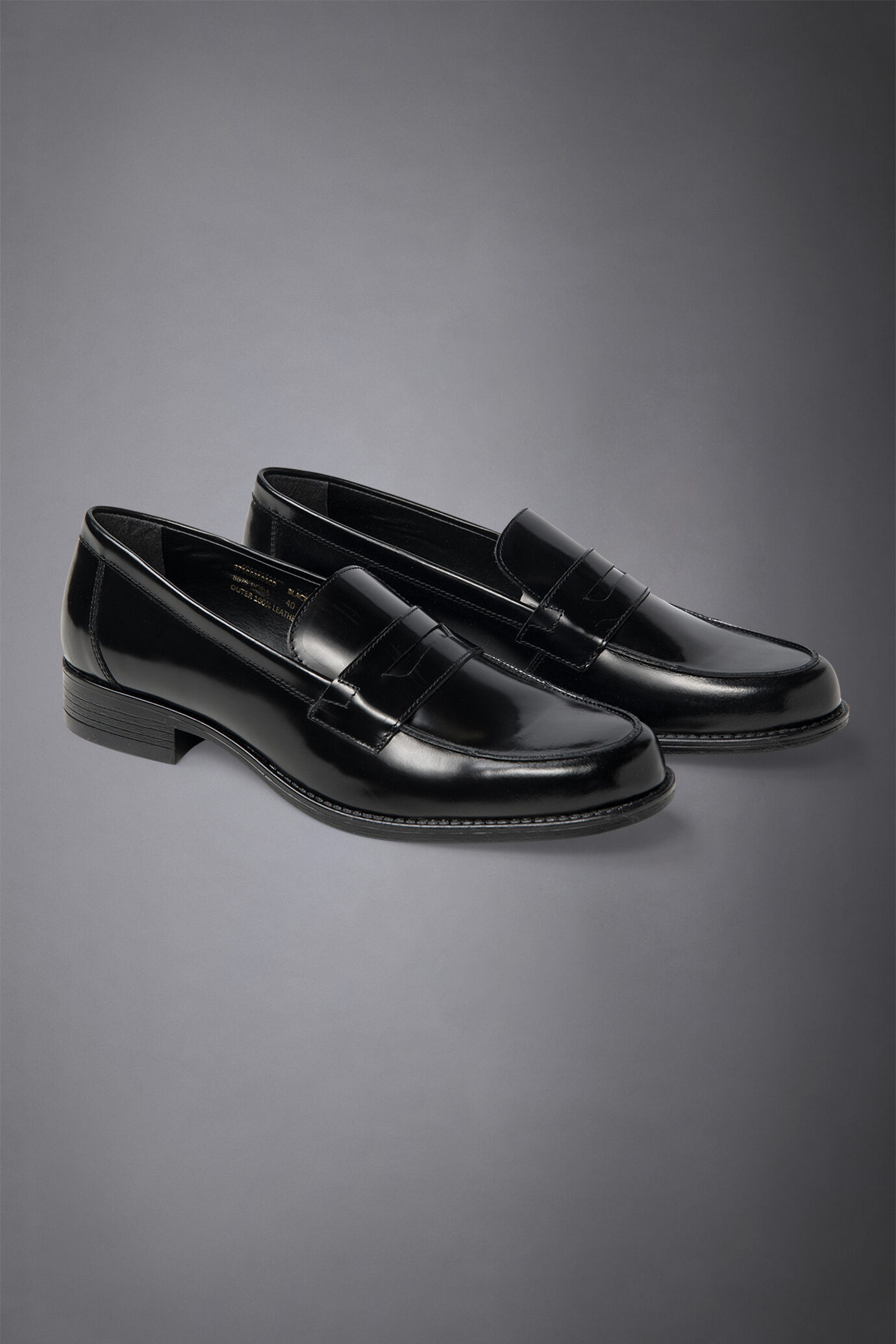 100% leather classic loafer with rubber sole