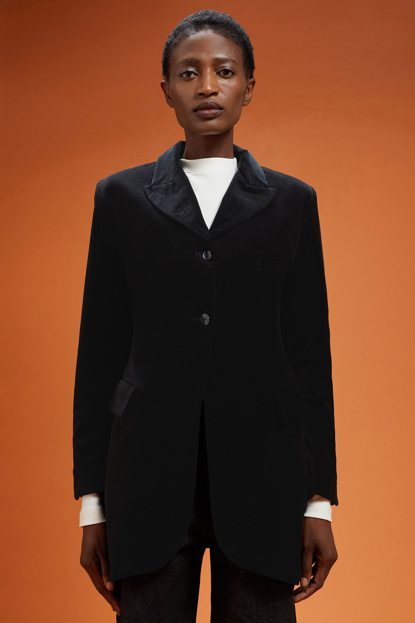 Giacca donna in velluto liscio e bottoni gioiello slim fit