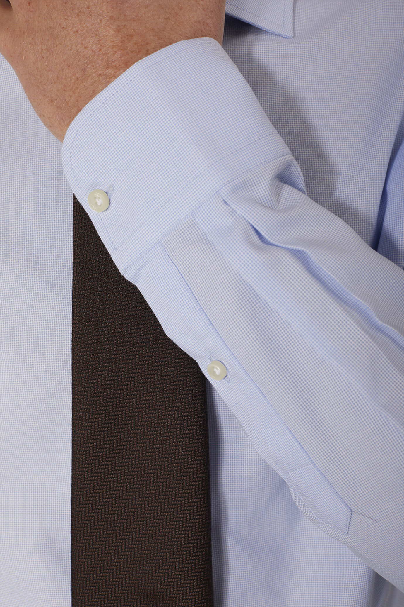 Camicia classica collo francese slim fit tessuto armaturato image number 2