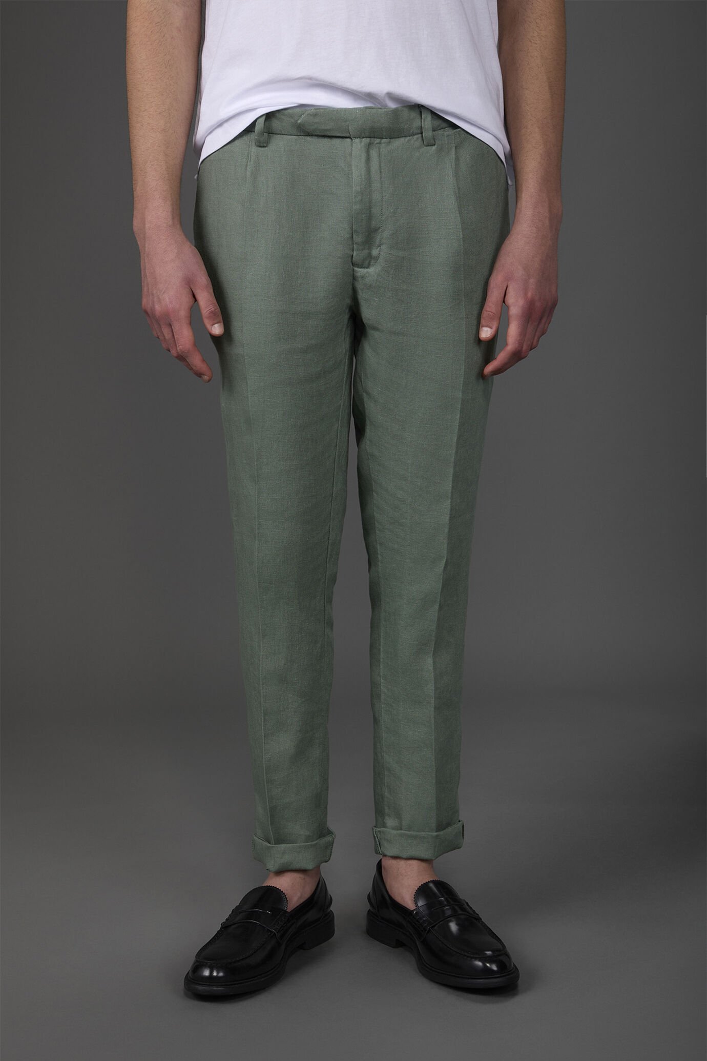 Herrenhose mit 100% Leinen zwei kleinen Bügelfalten und verdeckter Knopfleiste