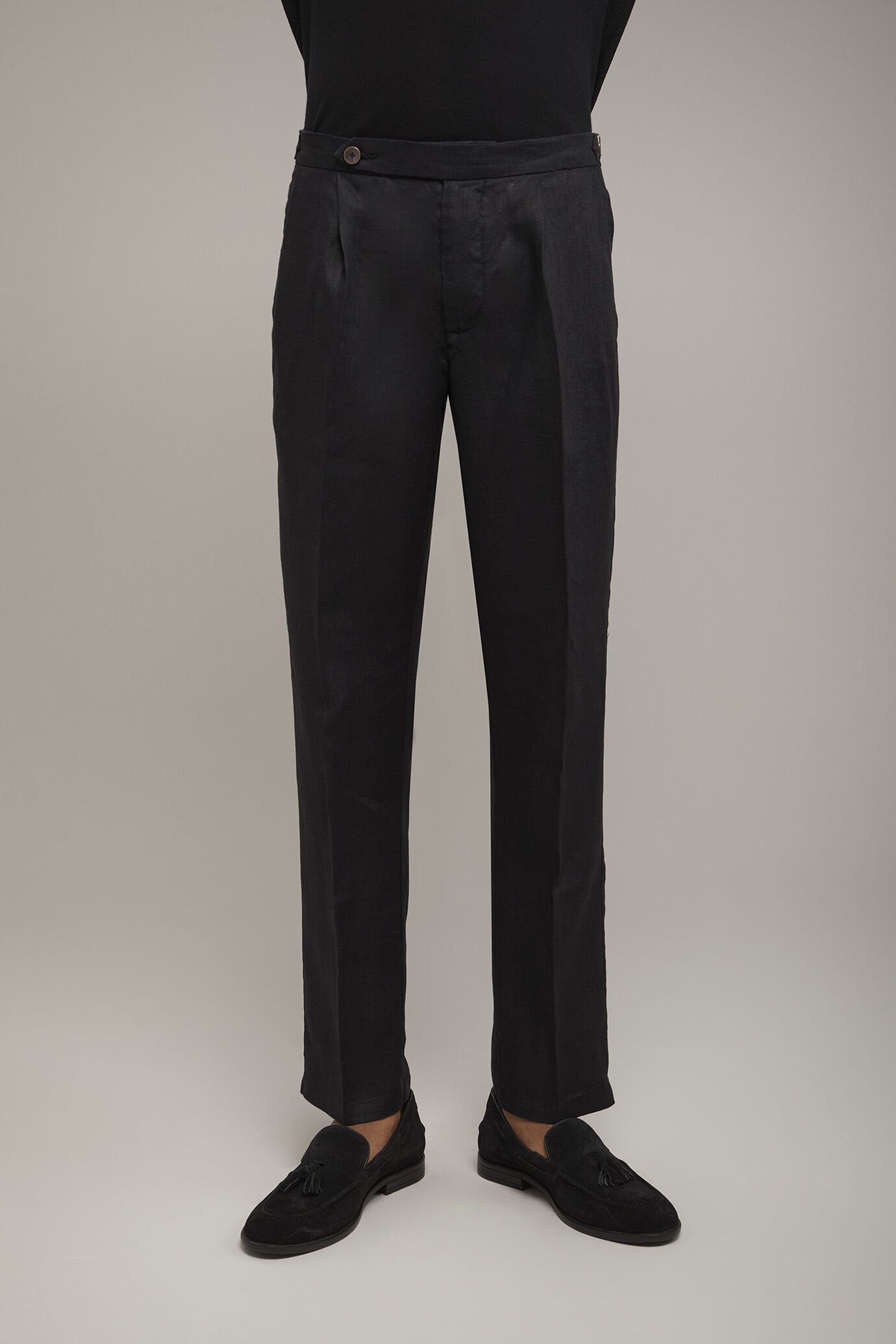 Pantalone uomo con doppia pinces 100% lino comfort fit image number 3