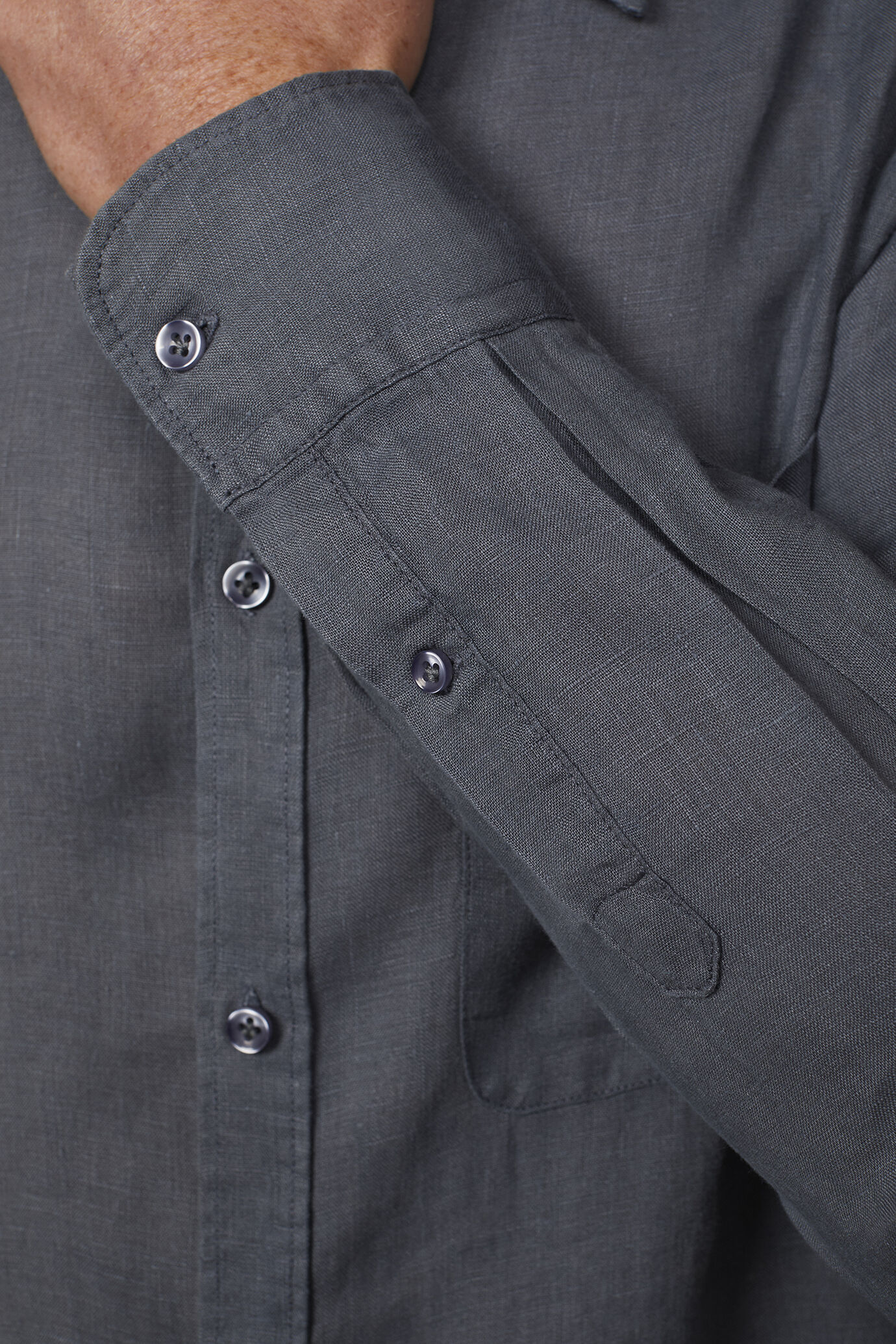 Men’s casual shirt button down collar 100% linen comfort fit image number 4