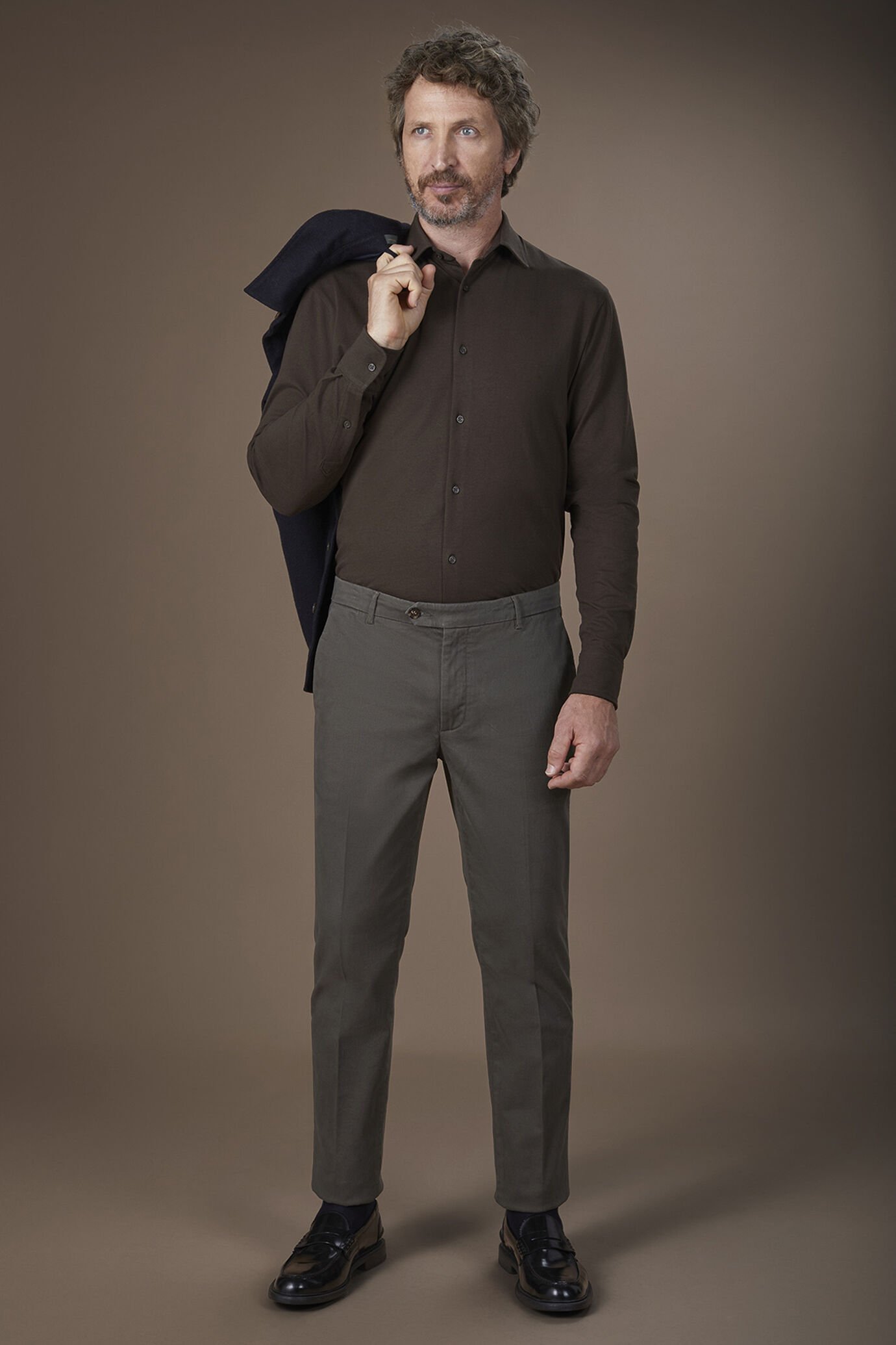 Classic men's chinos in regular fit with stretch twill construction Classic men's chinos in regular fit with stretch twill construction