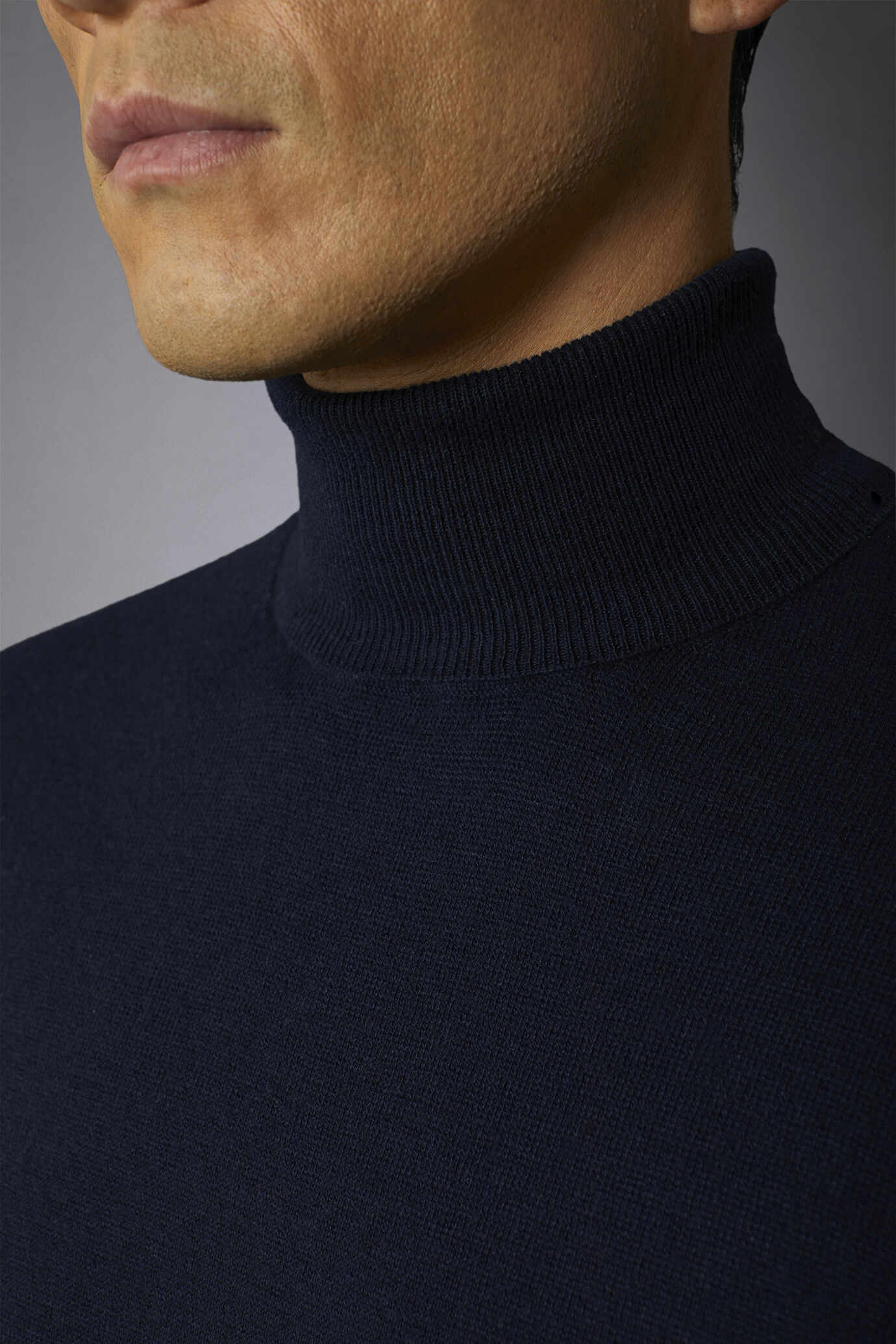 Men's wool and cotton turtleneck sweater image number 2