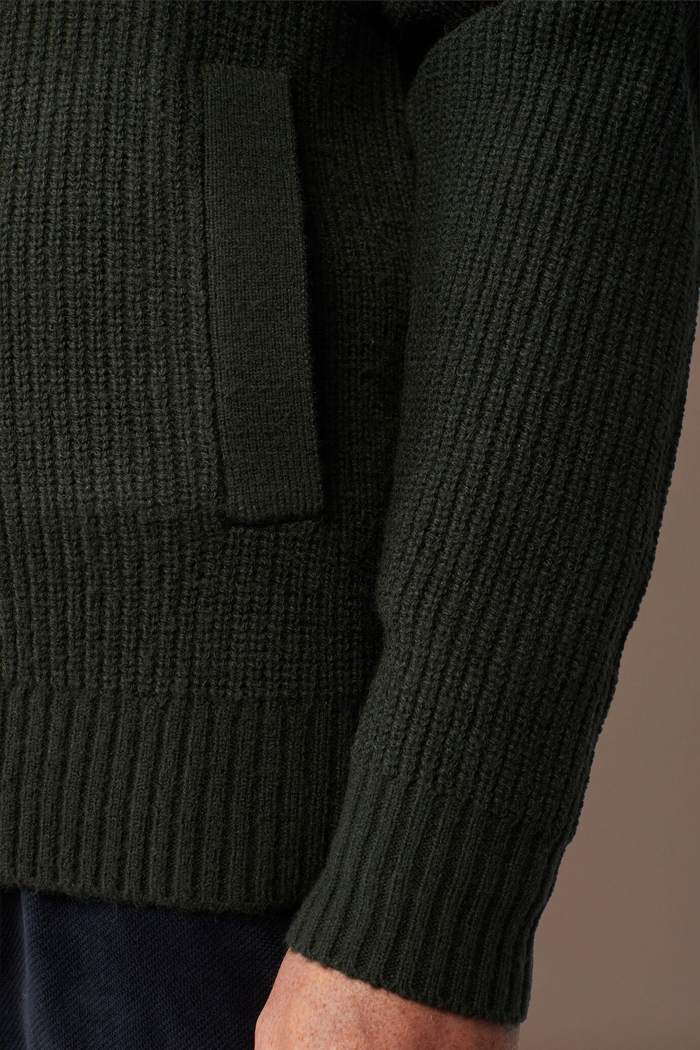 Gestrickte Strickjacke f&uuml;r Herren in englischer Strickoptik regul&auml;re Passform image number 2