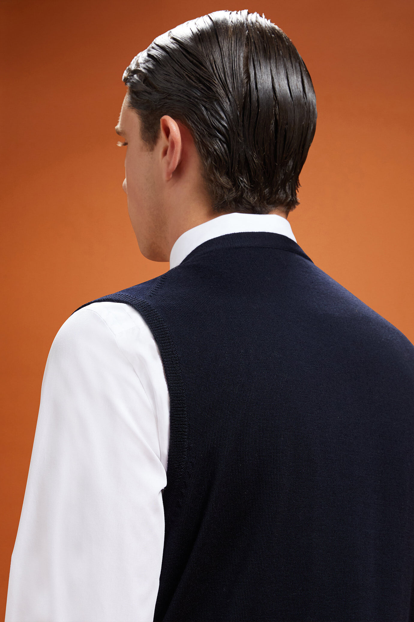 Gilet uomo scollo a v 100% lana merino extrafine regular fit image number 2