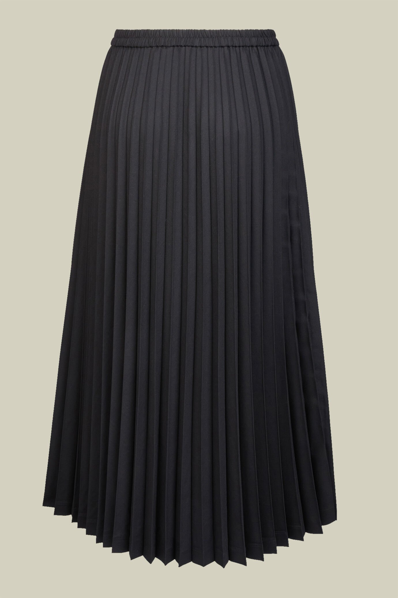 Women's regular fit plain pleated skirt with embroidery on the inside image number 6
