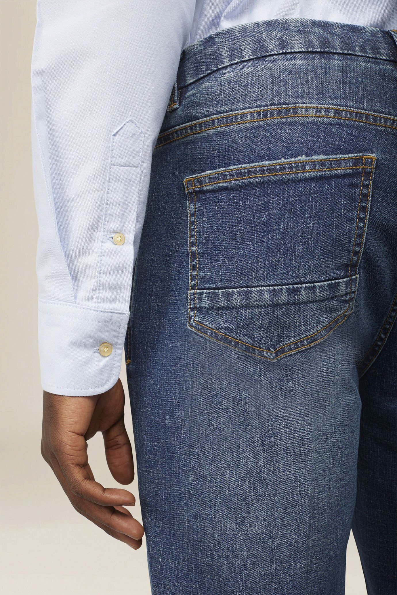 Herrenhemd aus 100 % Baumwolle Oxford, einfarbig, mit Button-Down-Kragen image number 4